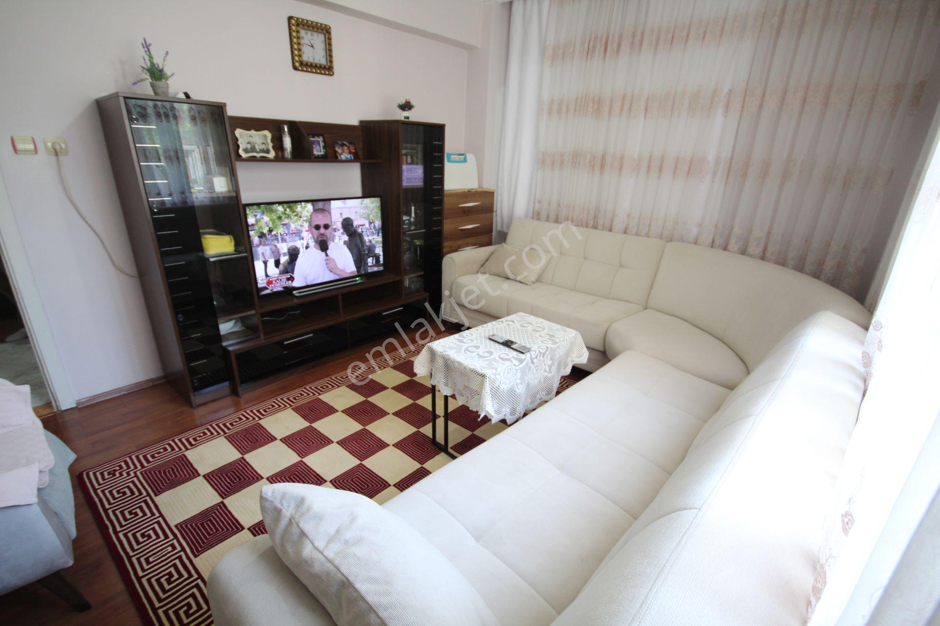 Old City Gayrimenkulden Soğanlı Meydanda 16yıllık 1.kat 130m2 Lx - Görsel 14
