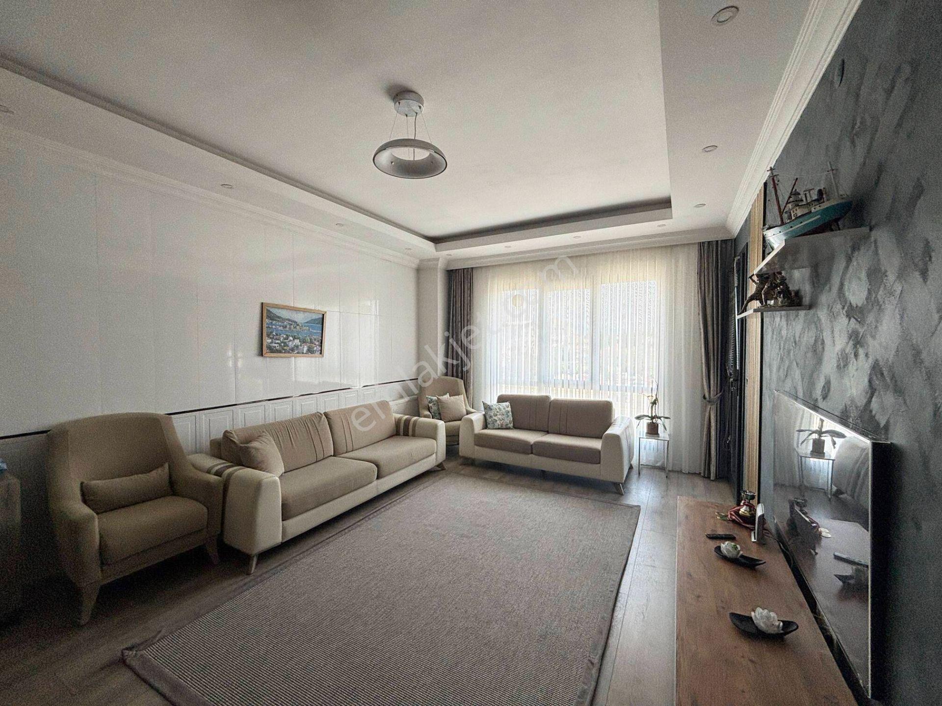 Cedidiye Mahallesi'nde 3+1 135 M² Satılık Ara Kat Daire - Görsel 7