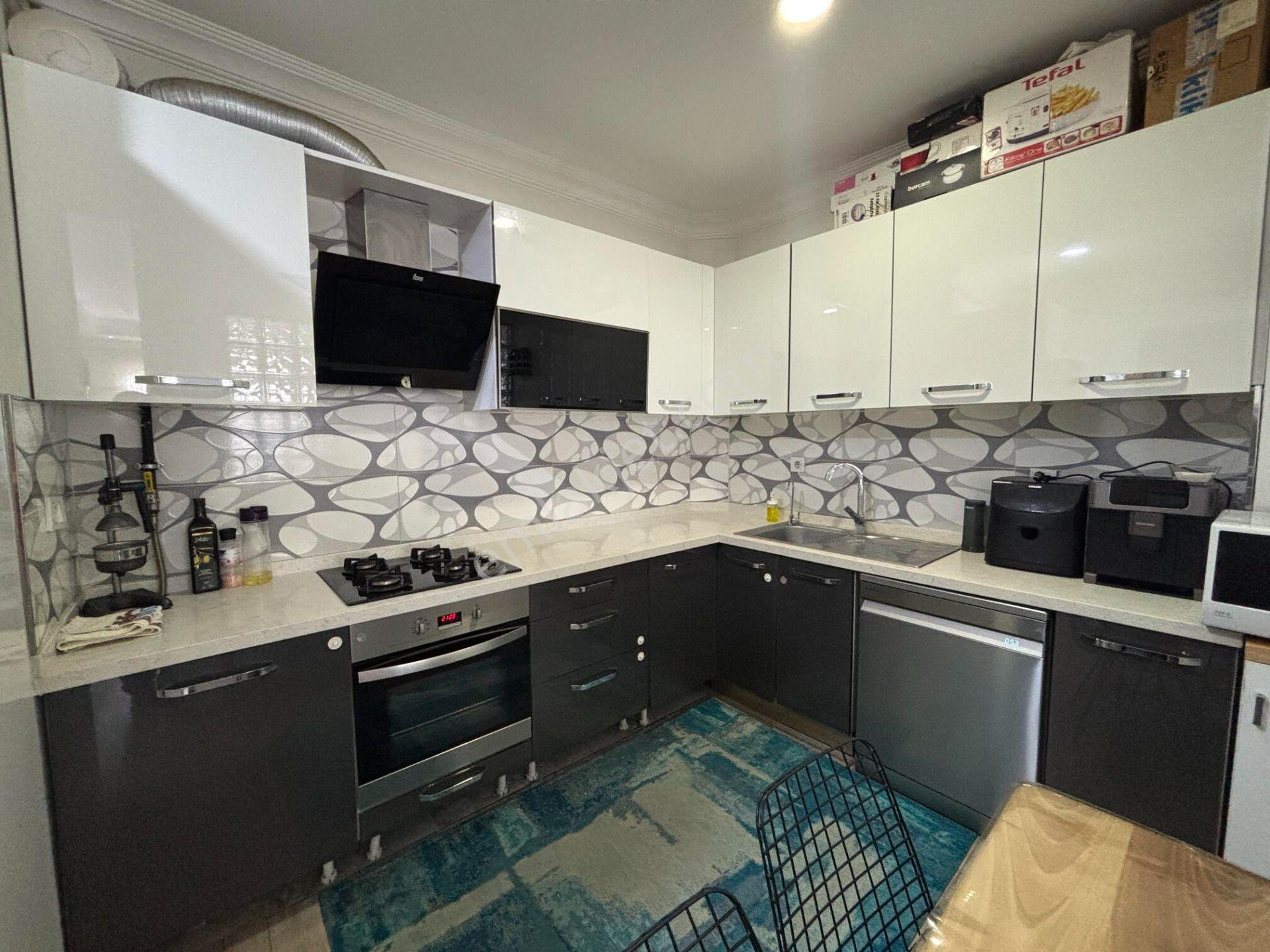 Cedidiye Mahallesi'nde 3+1 135 M² Satılık Ara Kat Daire - Görsel 17