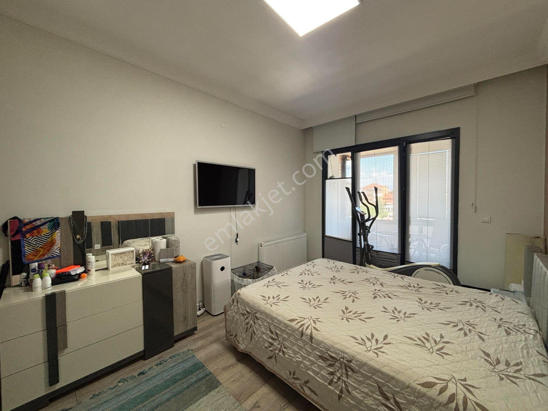 Cedidiye Mahallesi'nde 3+1 135 M² Satılık Ara Kat Daire - Görsel 21
