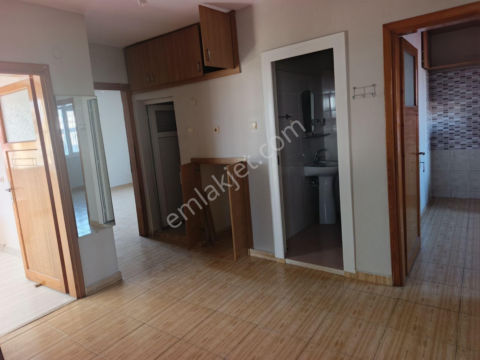 Petek Pastanesi Karşısı 214m2 3katlı Her Kat 3+1 Satlık M. Ev - Görsel 11