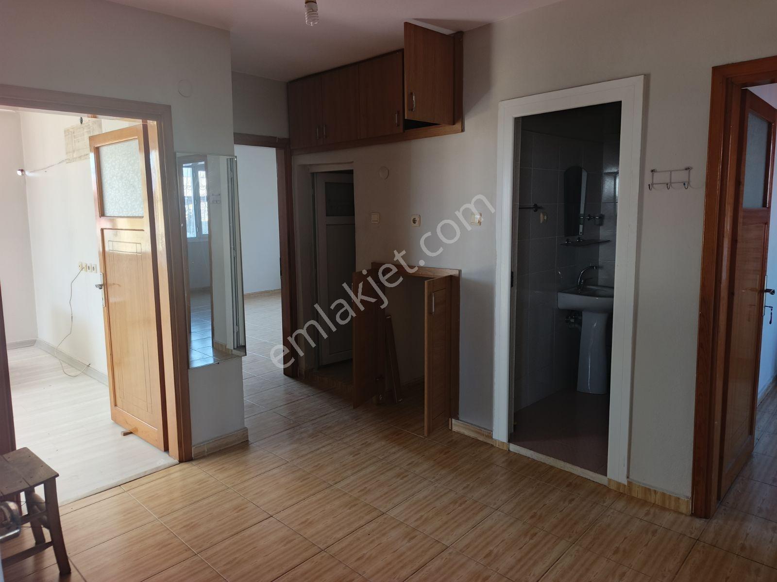 Petek Pastanesi Karşısı 214m2 3katlı Her Kat 3+1 Satlık M. Ev - Görsel 18