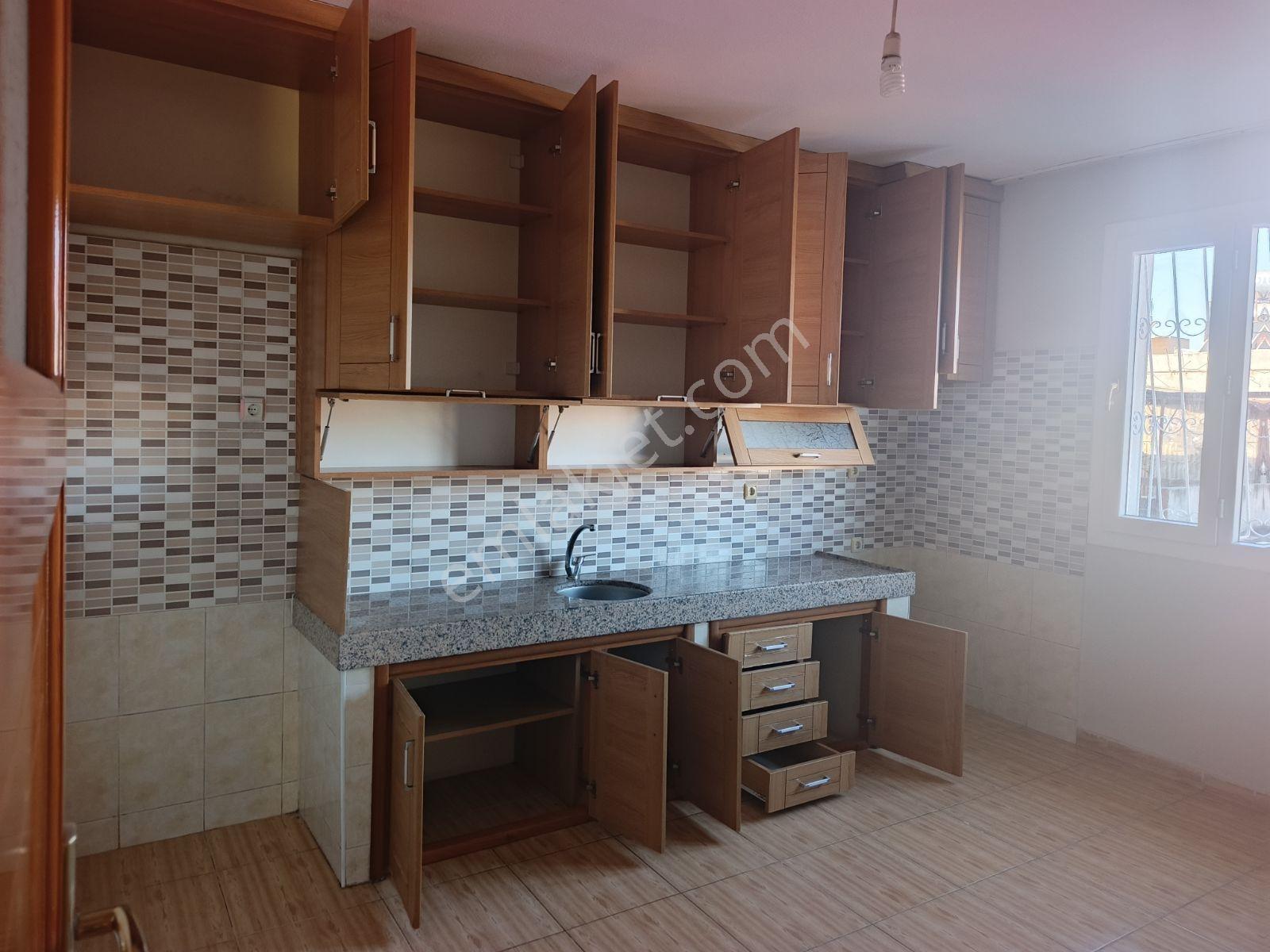 Petek Pastanesi Karşısı 214m2 3katlı Her Kat 3+1 Satlık M. Ev - Görsel 3
