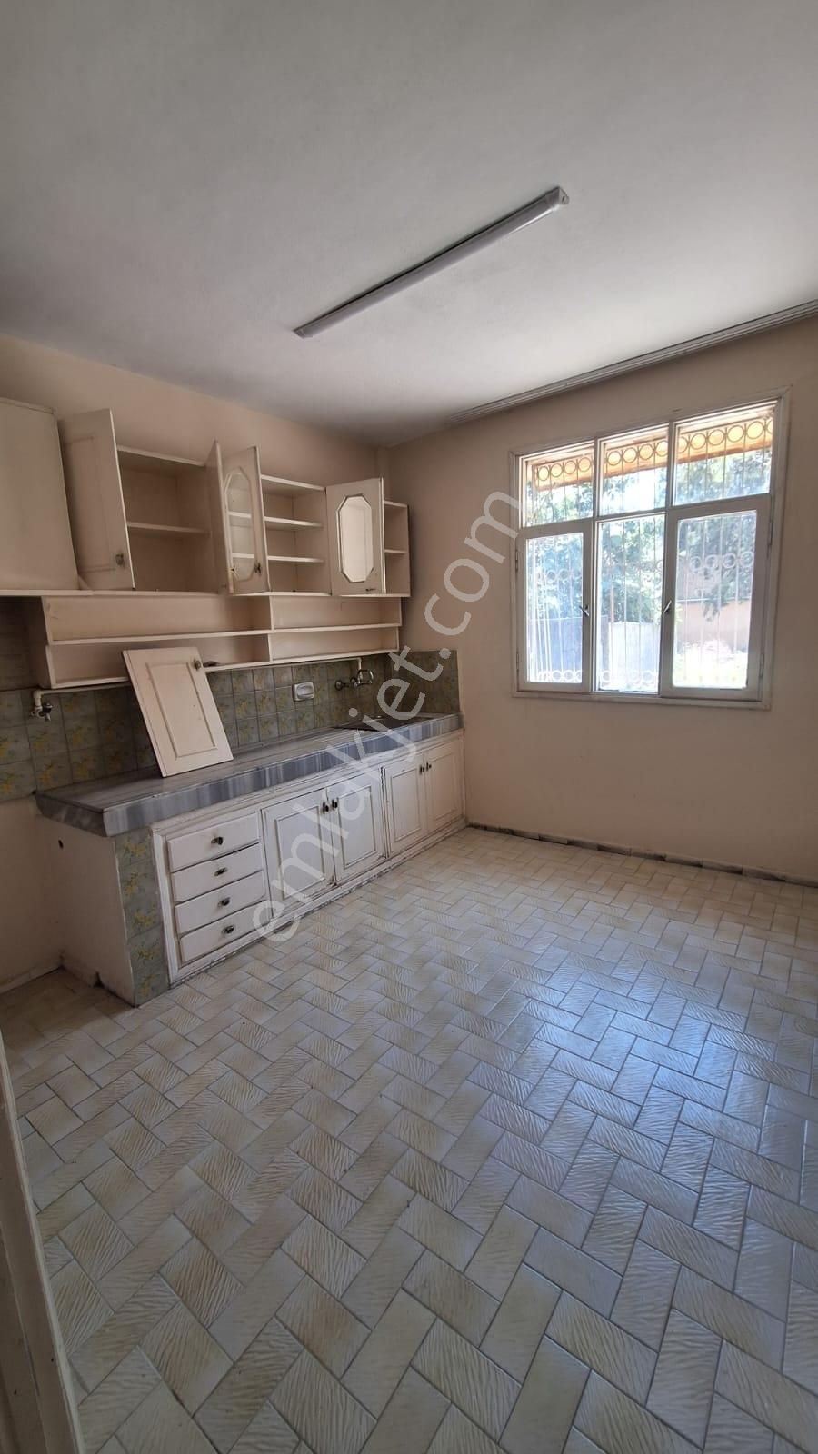 Yeşil Evler Cuma Pazarı Bitişigi 2/5 Katli Her Kat 3+1 120 M2 - Görsel 21
