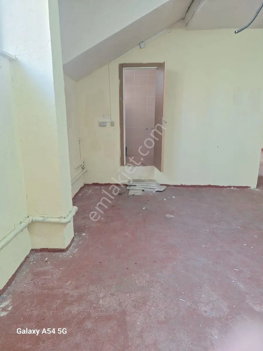 Ümraniye Armağanevler Mahallesinde Kiralık 150m2 Depo - Görsel 5
