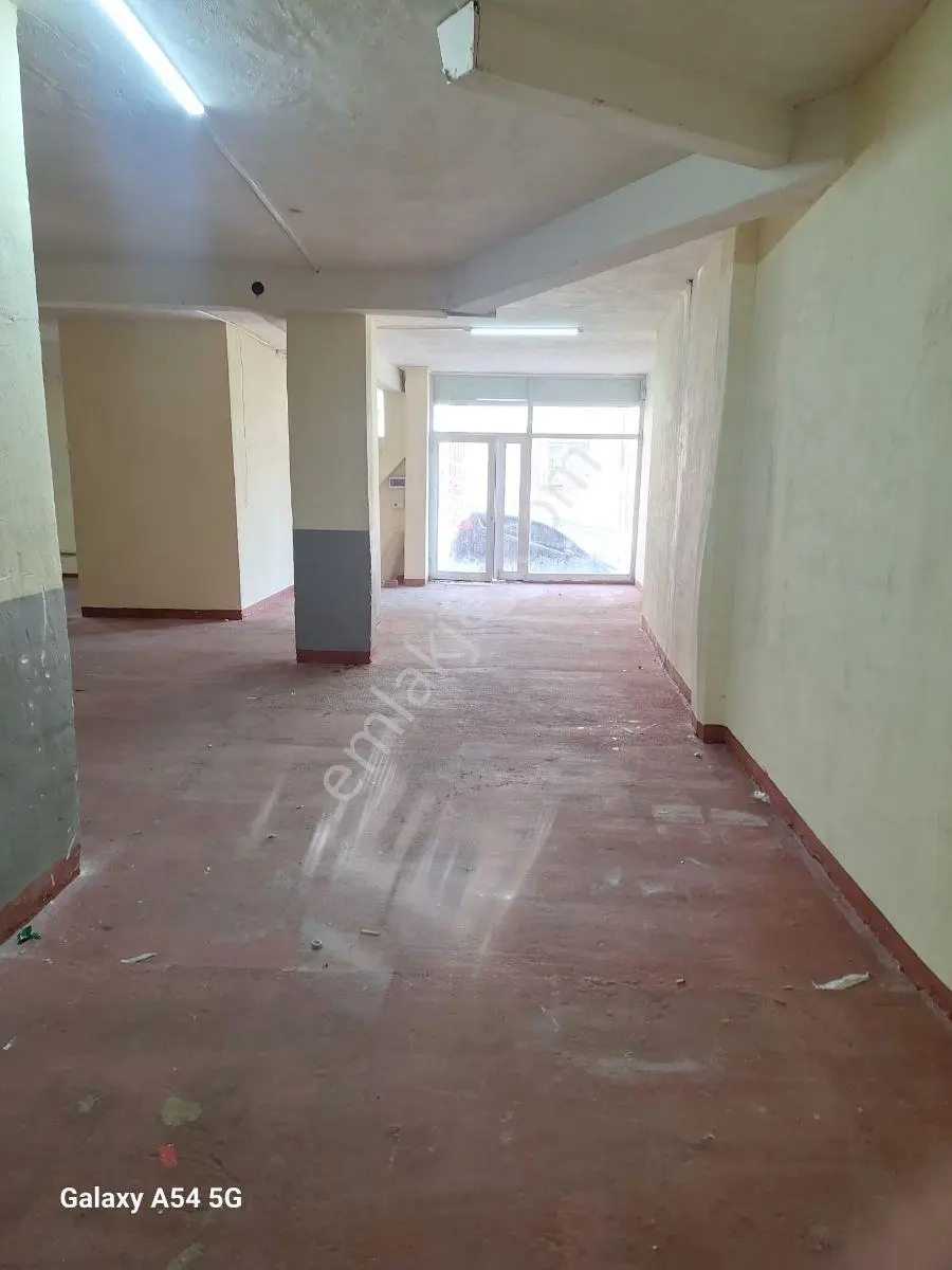 Ümraniye Armağanevler Mahallesinde Kiralık 150m2 Depo
