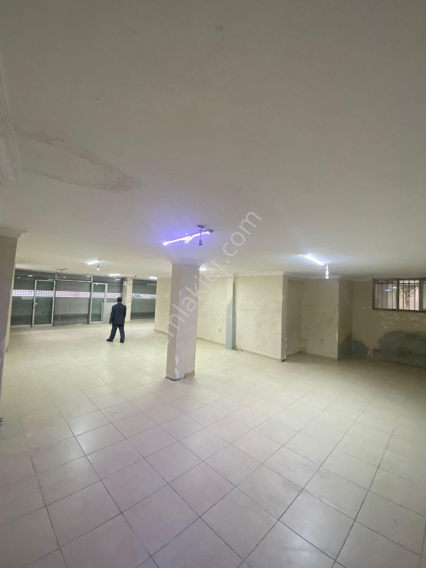 Gaziosmanpaşa Küçükköy Yolunda Kavaklıdere Sokakta /300m2 Kiralık Dükkan Bim Şok 101