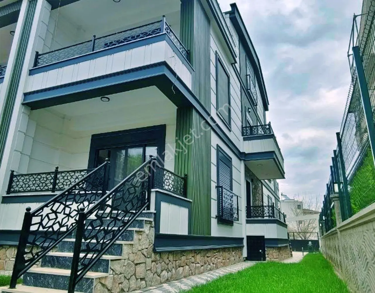 Uytundan Zeytinlide Doğayla İç İçe Satılık Ultra Lüks 4+1 Villa