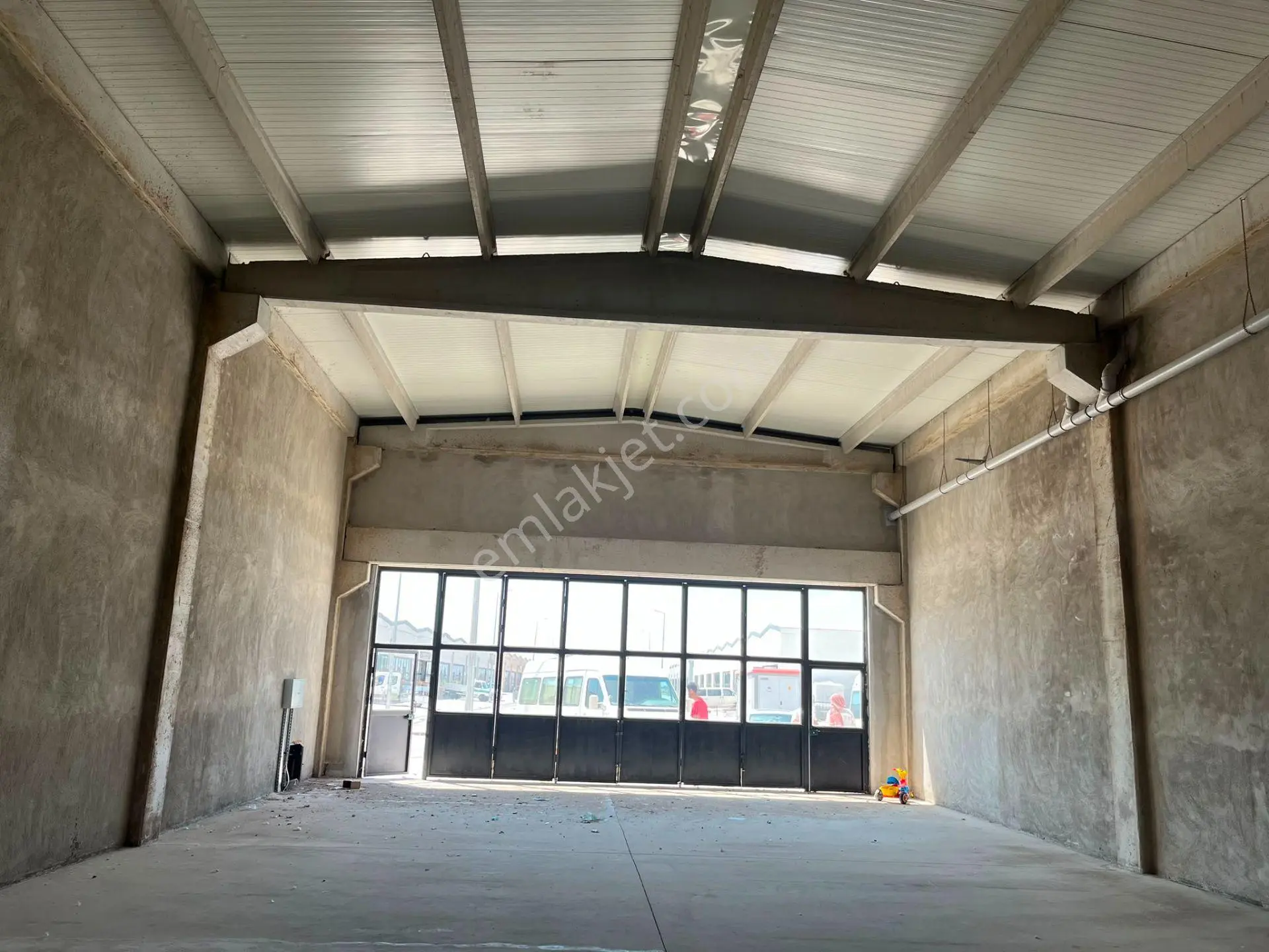 Meram Çomaklı'da 200 M² Kapalı + 80 M² Açık Alanlı 6,5 Mt Yükseklikte Kiralık Fabrika / Depo
