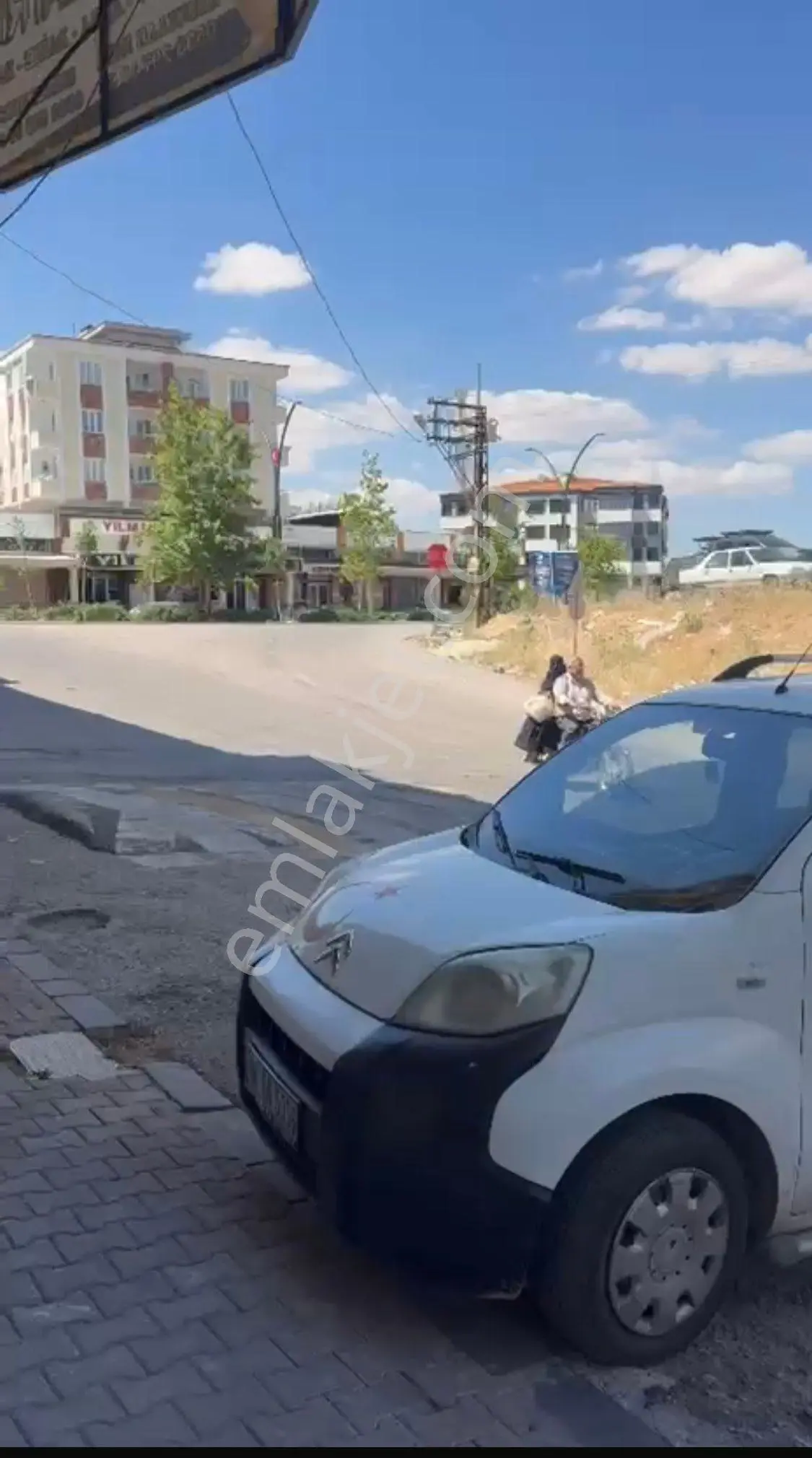 Mesken Emlakdan 75. Yıl Mah Yılmazlar Plaza Karşısı Cadde Üzeri - Görsel 3