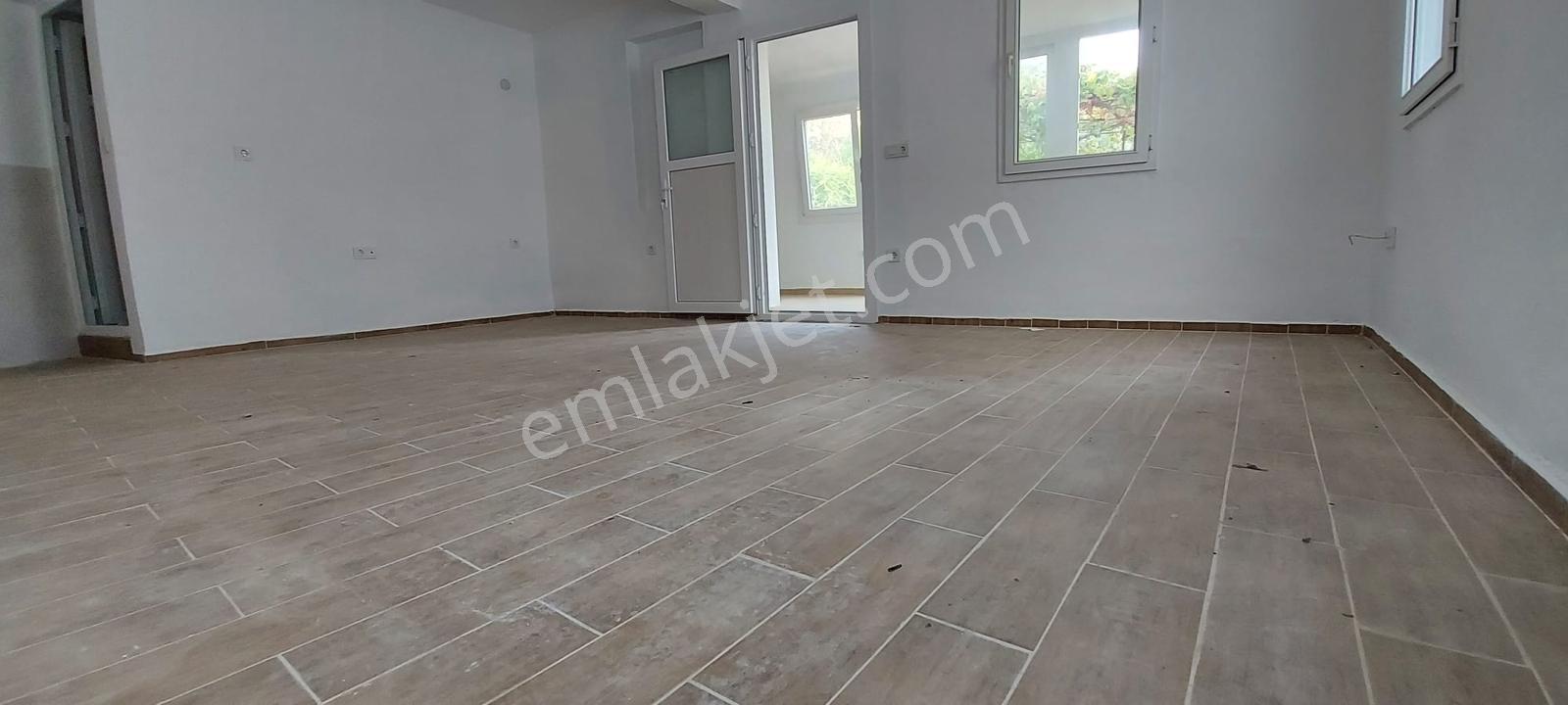 Şehrin Merkezinde Çarşıya Otogara Her Yere Yakın Bahçeli Daire - Görsel 23