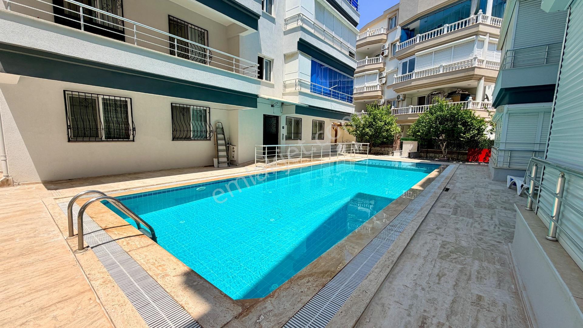 Didim Altınkum'da Havuzlu Sitede Eşyalı 3+1 Ara Kat Daire