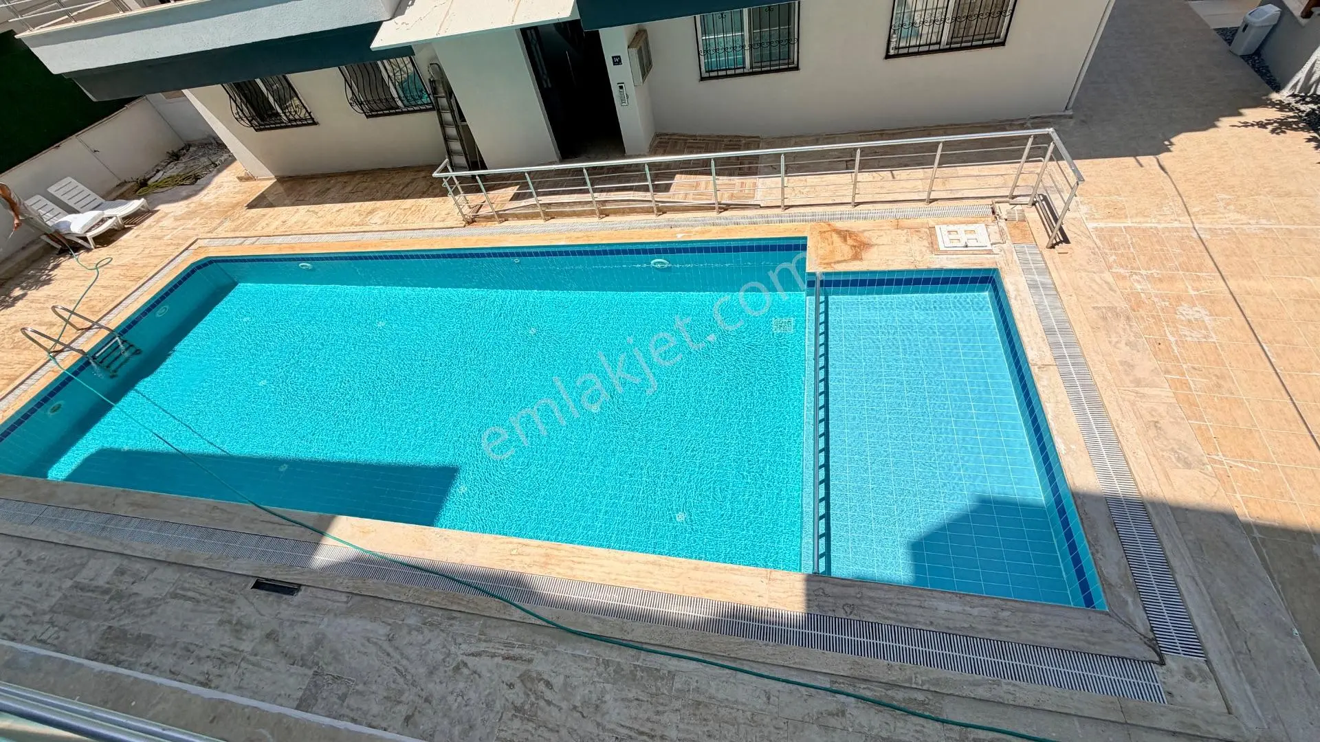 Didim Altınkum'da Havuzlu Sitede Eşyalı 3+1 Ara Kat Daire - Görsel 11