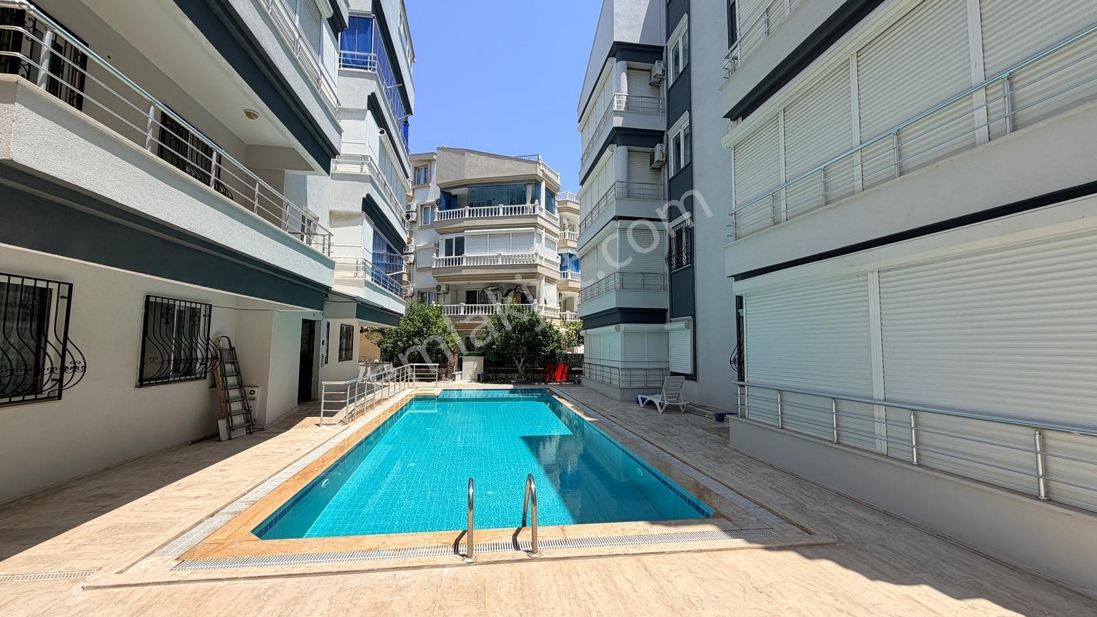 Didim Altınkum'da Havuzlu Sitede Eşyalı 3+1 Ara Kat Daire - Görsel 5