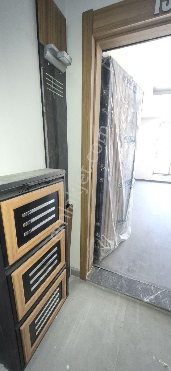 Havuzlu Sitede Kiralık 1+1 Daire - Görsel 10