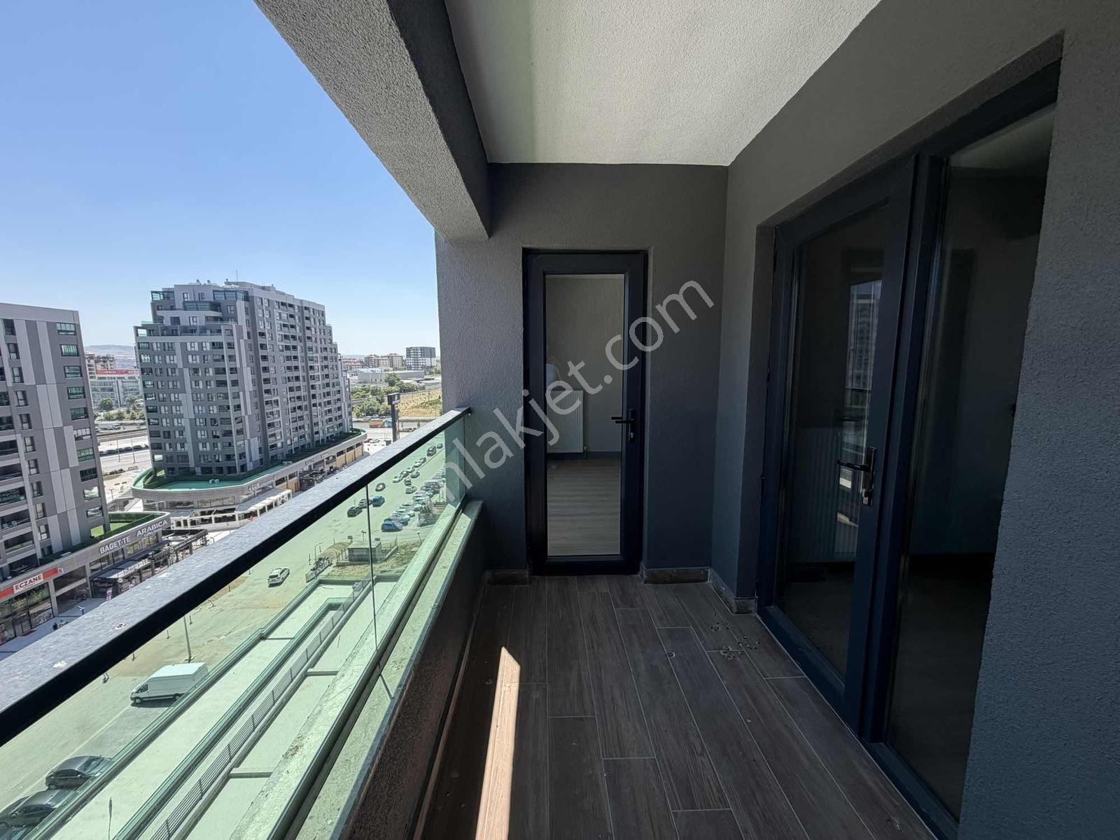Redstone Castle Yenibatı İsport Teras Kilerli 1+1 Kiralık Daire - Görsel 25