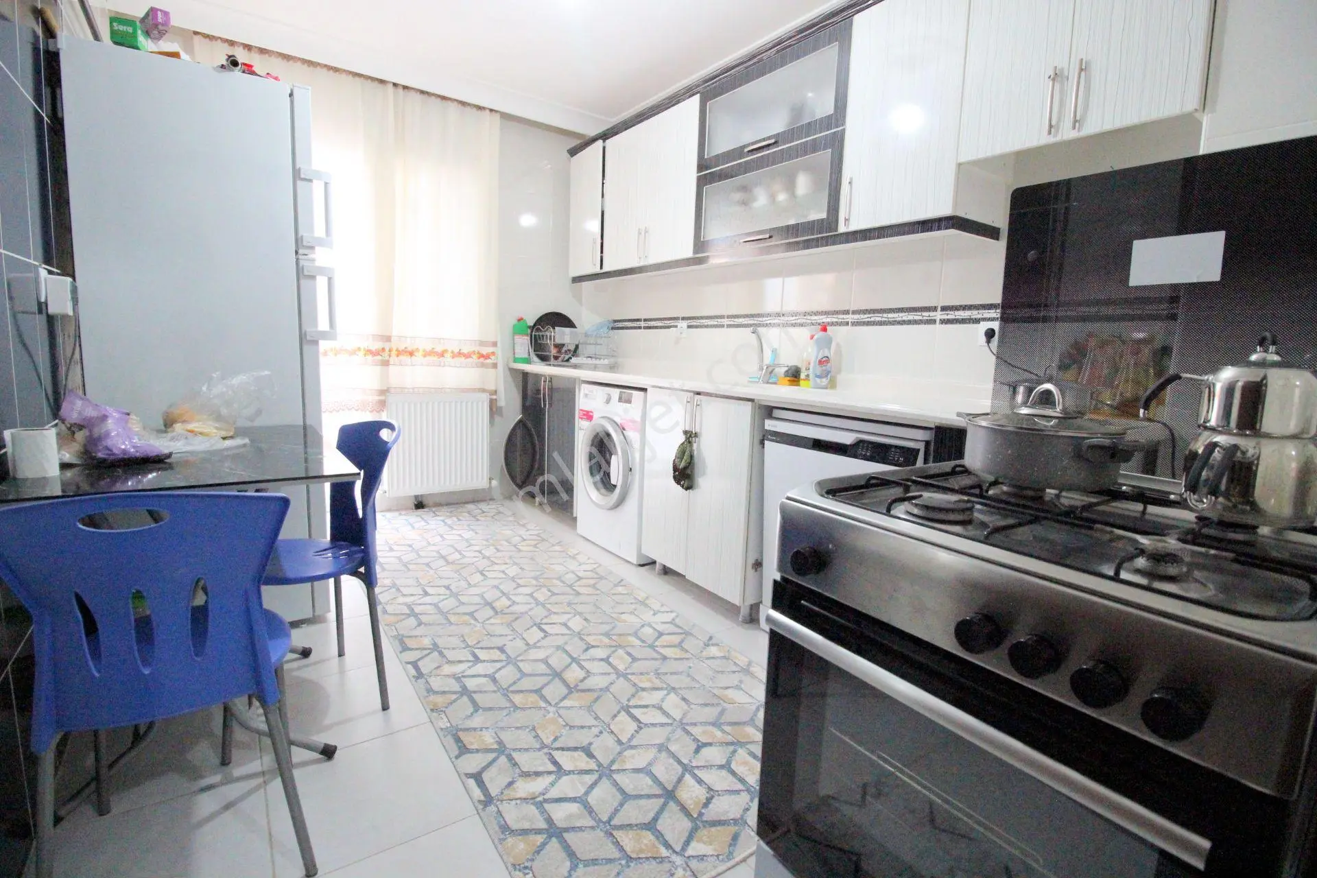 Hemdem Gayrimenkul'den Alsancak'ta Arakatta Yapılı Ana Cadde Üzeri 2+1 Satılık Daire - Görsel 3