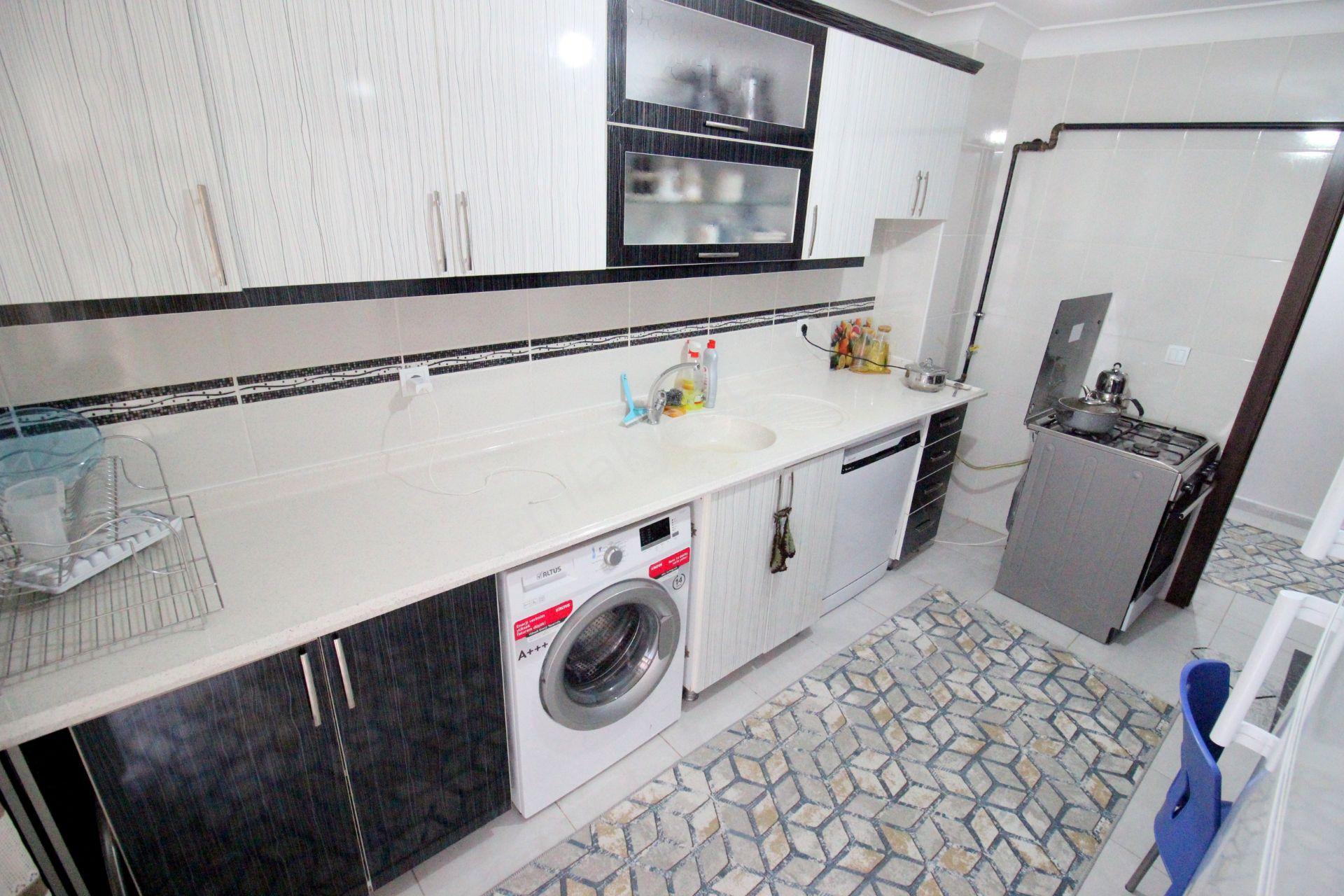 Hemdem Gayrimenkul'den Alsancak'ta Arakatta Yapılı Ana Cadde Üzeri 2+1 Satılık Daire - Görsel 2