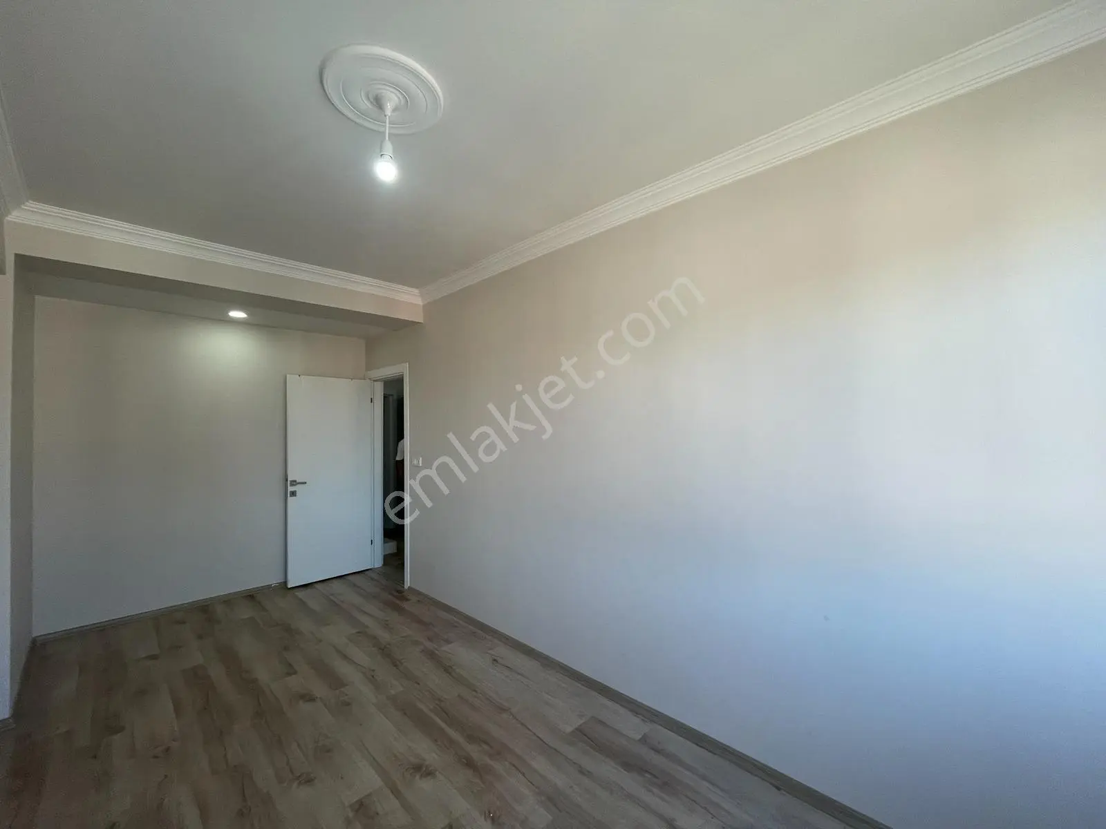 Çınarlı Mahallesinde 3+1 Kiralık Daire - Görsel 4