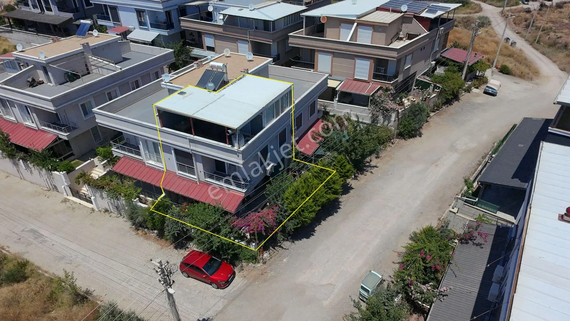 Seferihisar Payamlı'da Müstakil Bahçeli, Teraslı 4+1 Satılık Köy Evi