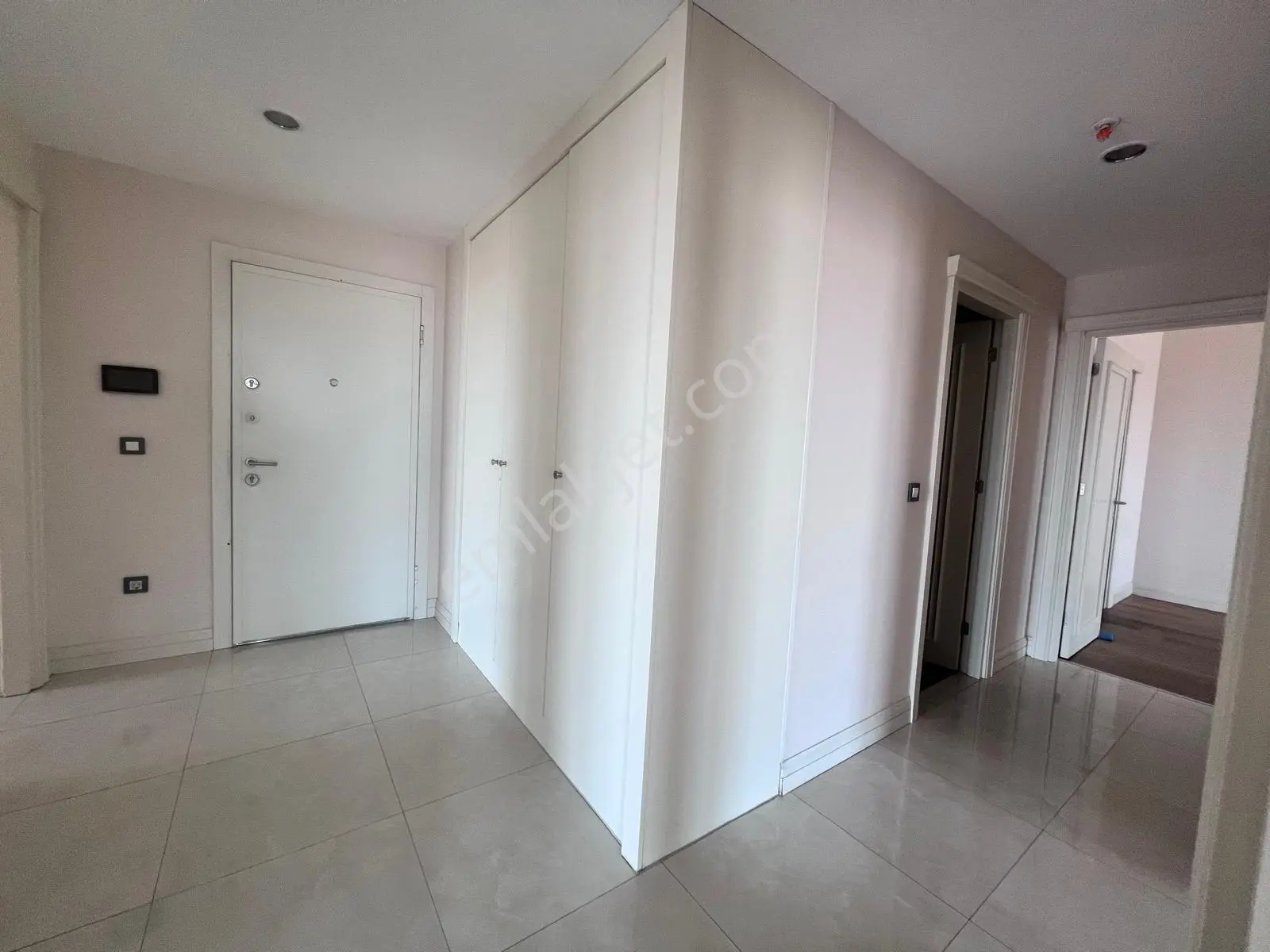 Kiptaş Venezia Mega Kiralık Boş Full Balkonlu 3+1 Daire - Görsel 3