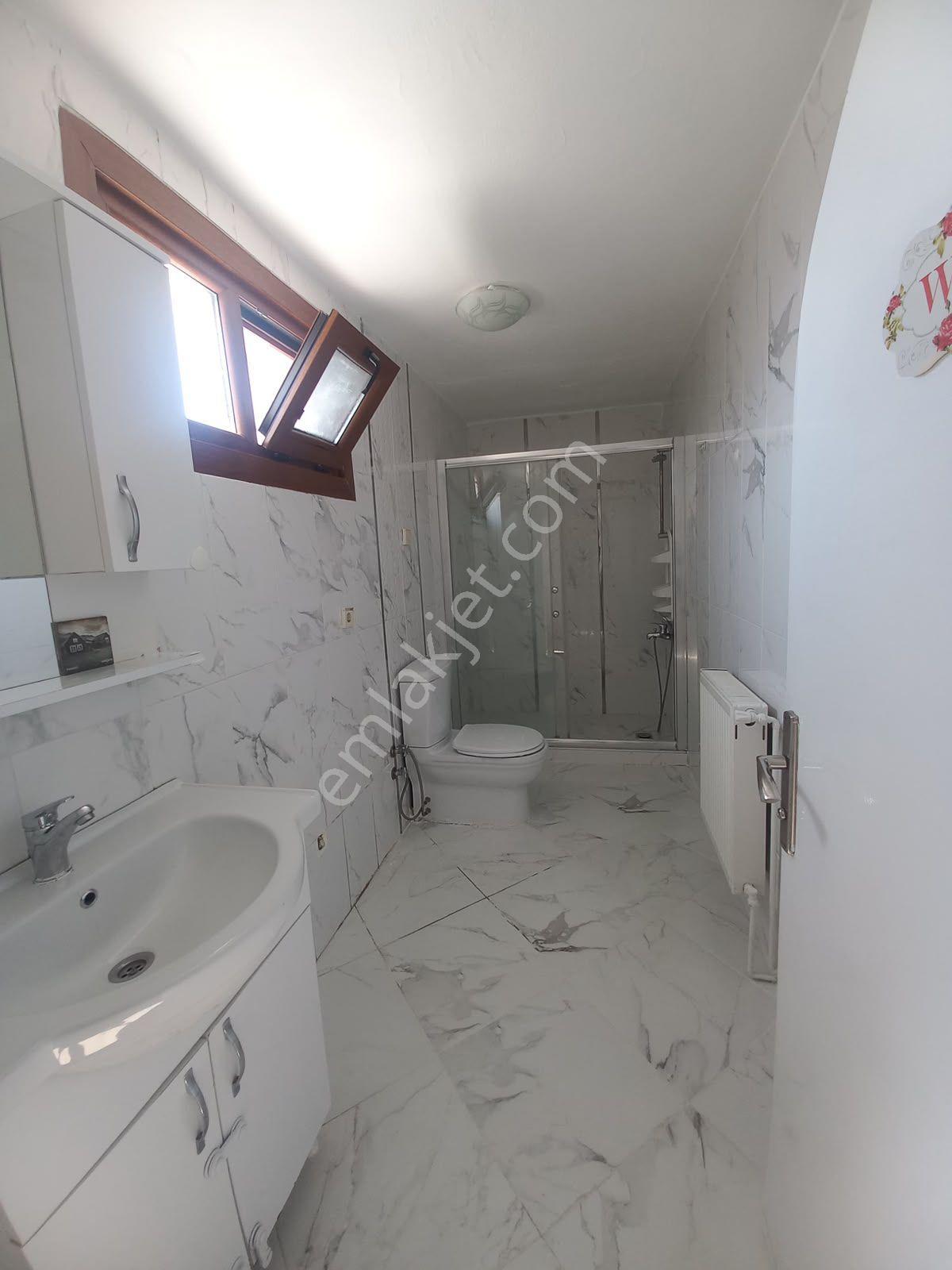 Kandilli 'de Boğaz Havasında Ferah Kiralık 2+1 Daire - Görsel 13