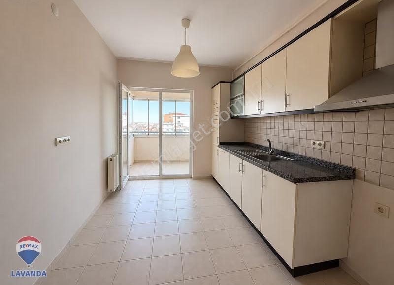 Remax Lavandadan Çorlupark Sitesinde Havuz Manzaralı 2+1 Satılık - Görsel 9