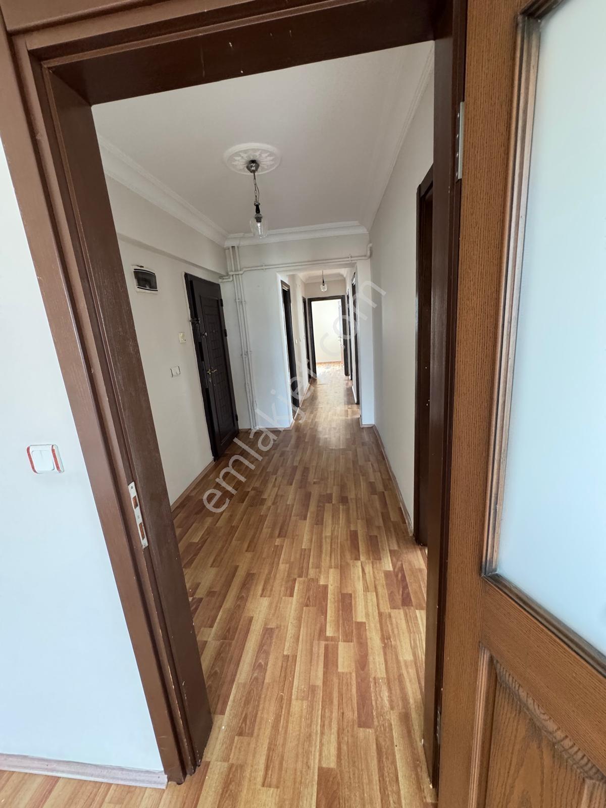 Çanakkale Merkez Esenler Barış Caddesi Üzeri Kiralık 3+1 - Görsel 3