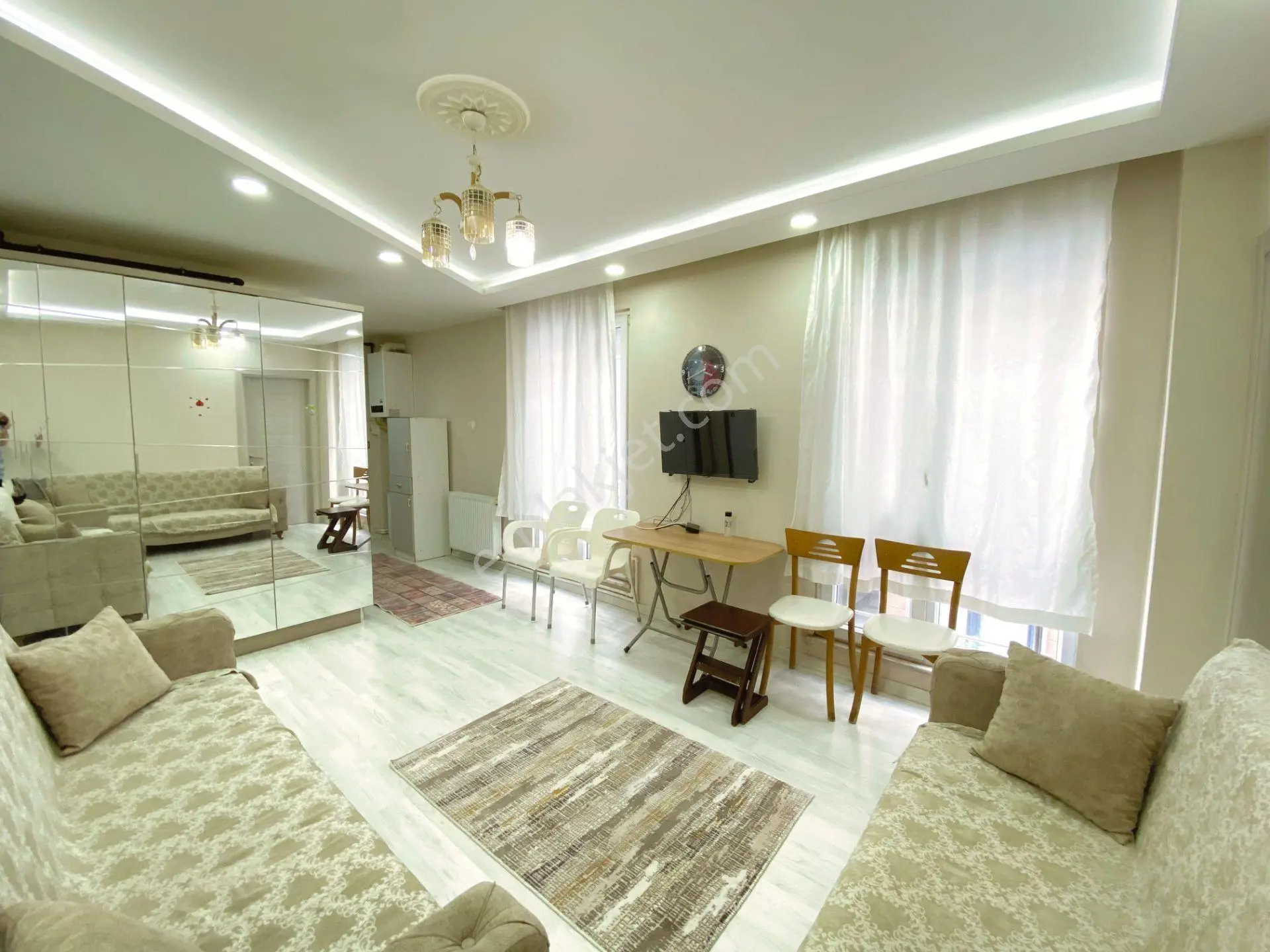 Yetkisi Aktiften Akçay'da Satılık Eşyalı 3 Yıllık Bina Ön Cephe Arakat Doğalgazlı 1+1 Daire - Görsel 2