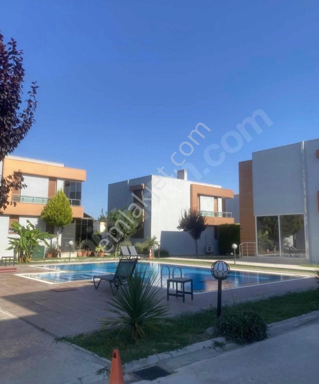 Urla Atatürk Mah. Karya Sitesinde Havuzlu Müstakil Prestij Villa - Görsel 5