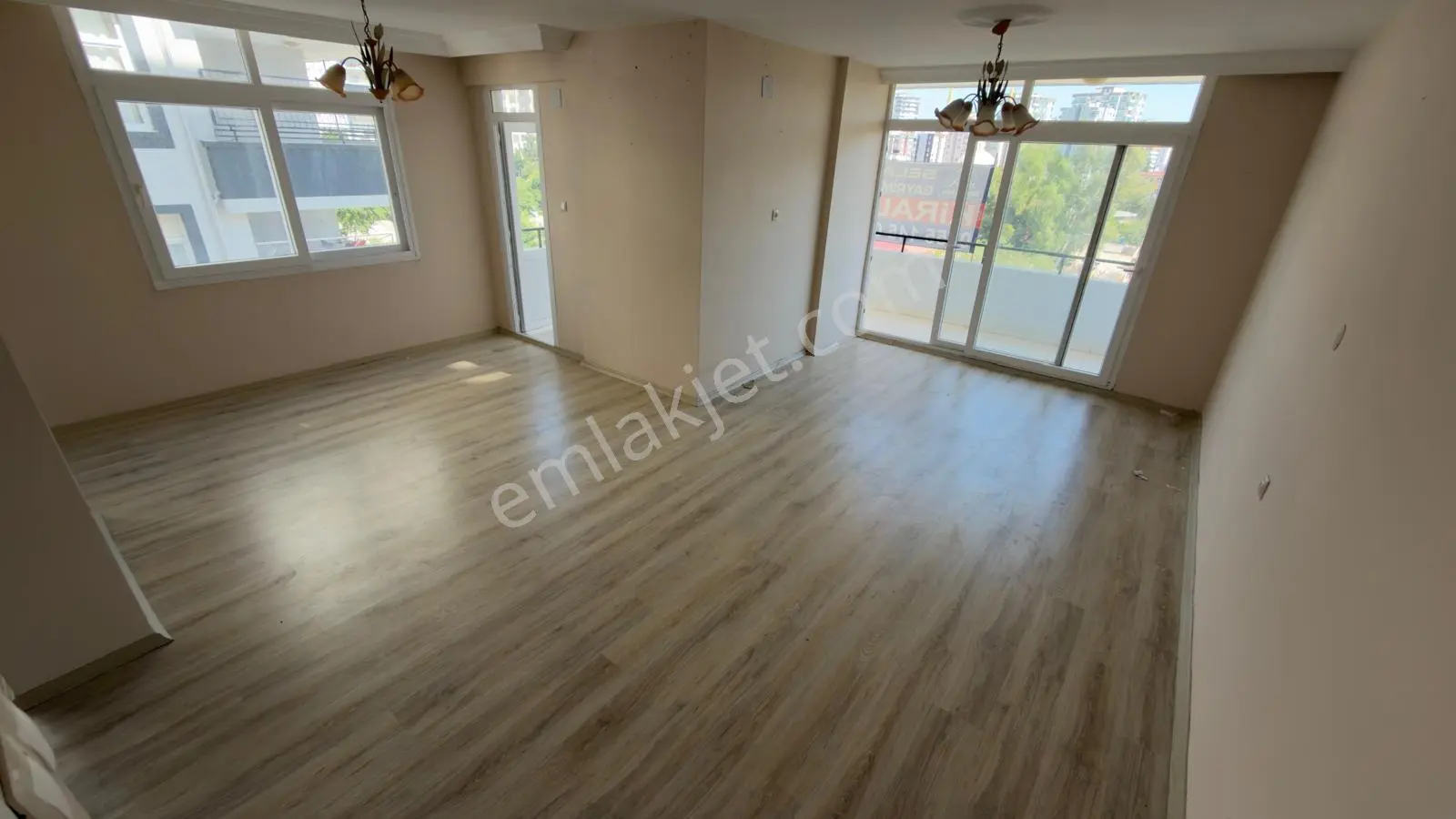 Huzurevleri Mah.kiralık 3+1 Daire Merkezi Konumda Kapalı Balknlu