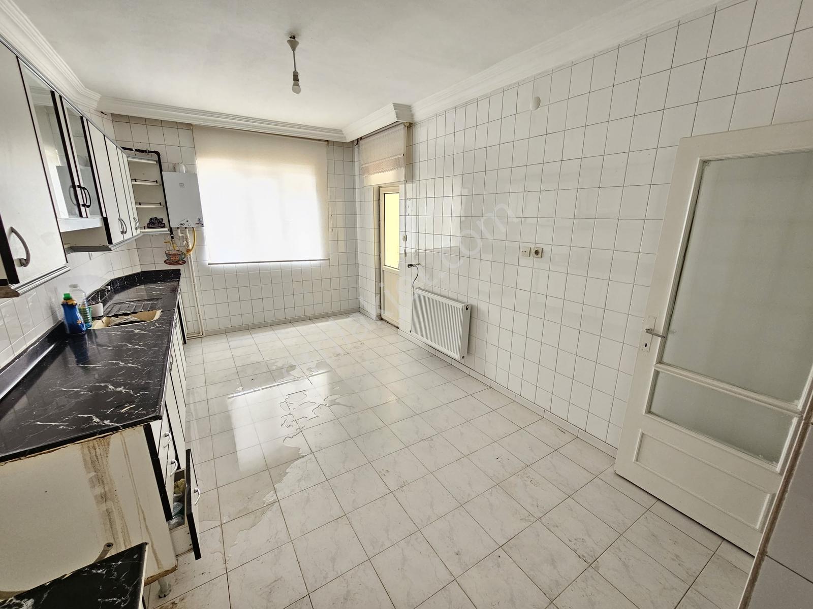 Değirmiçem'de Merkezi Konumda Kiralık 3+1 Bakımlı Daire - Görsel 22