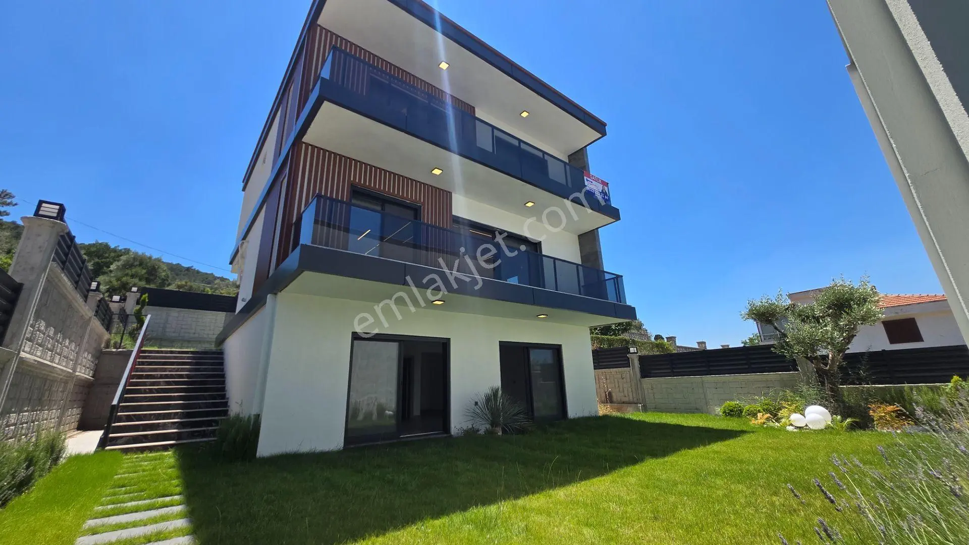 İzmir Buca Kaynaklar'da Sıfır, Lüks Donanımlı 4+2 Müstakil Bahçeli Villa