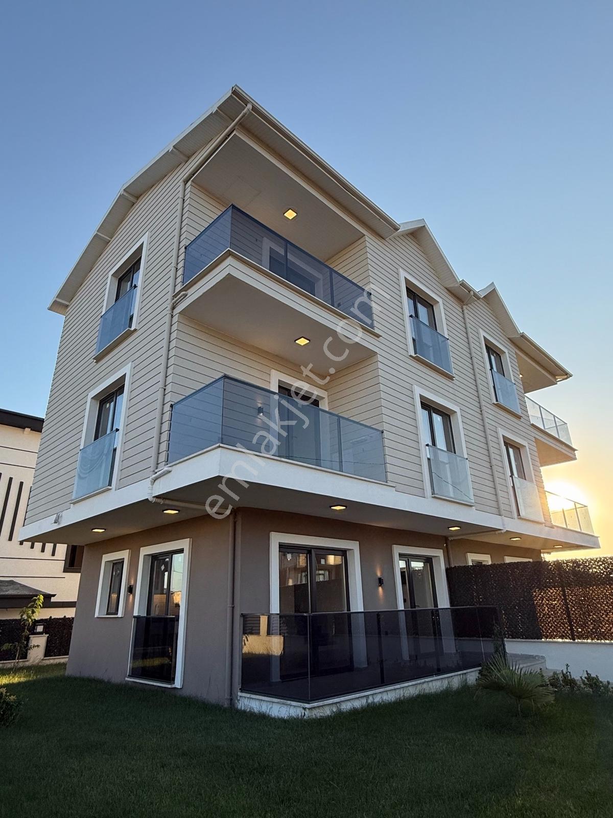 Yeniçiftlik'te Özel Tasarım Geniş Bahçeli Villa - Görsel 28