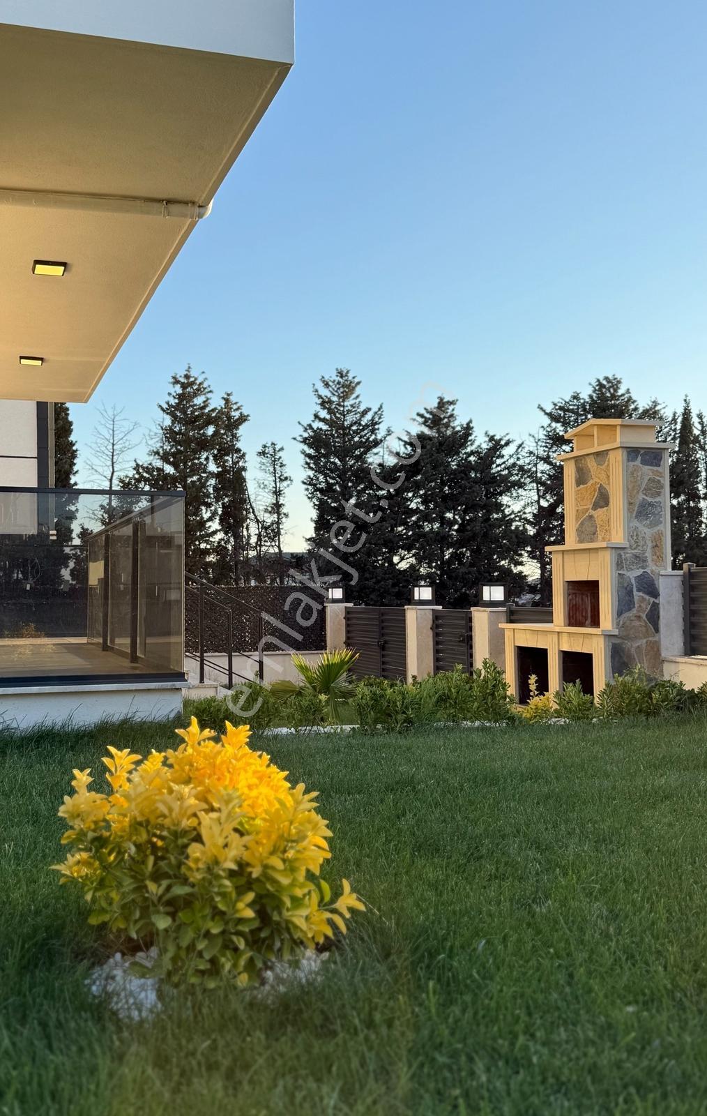 Yeniçiftlik'te Özel Tasarım Geniş Bahçeli Villa - Görsel 5
