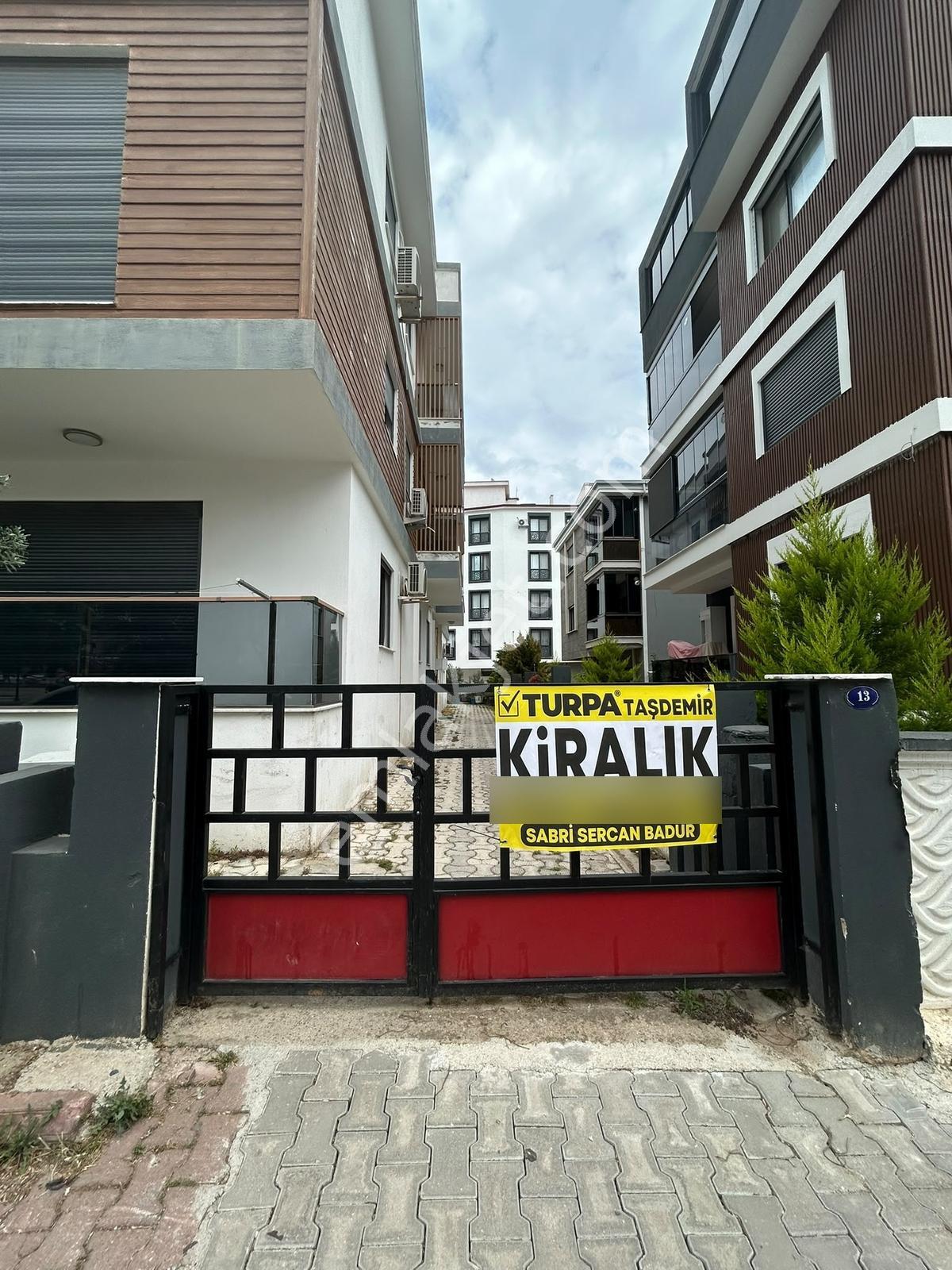 Menderes Cüneytbey'de Bahçeli Eşyalı Kiralık Geniş 1+1 Daire - Görsel 11