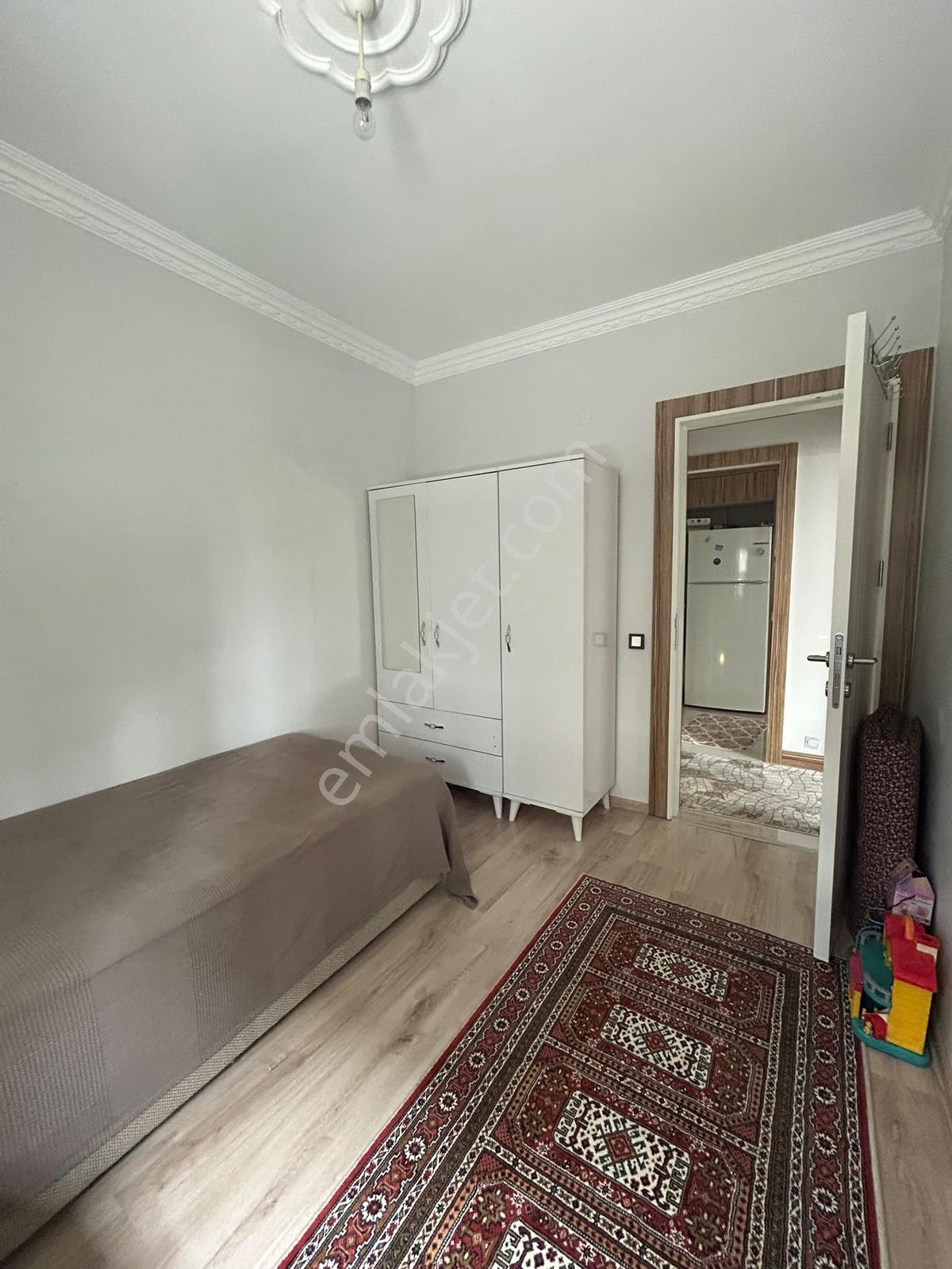 Menderes Cüneytbey'de Bahçeli Eşyalı Kiralık Geniş 1+1 Daire - Görsel 12