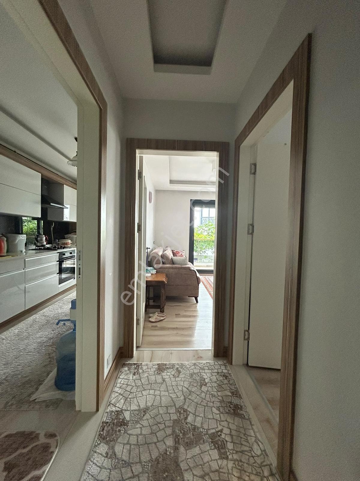 Menderes Cüneytbey'de Bahçeli Eşyalı Kiralık Geniş 1+1 Daire - Görsel 24
