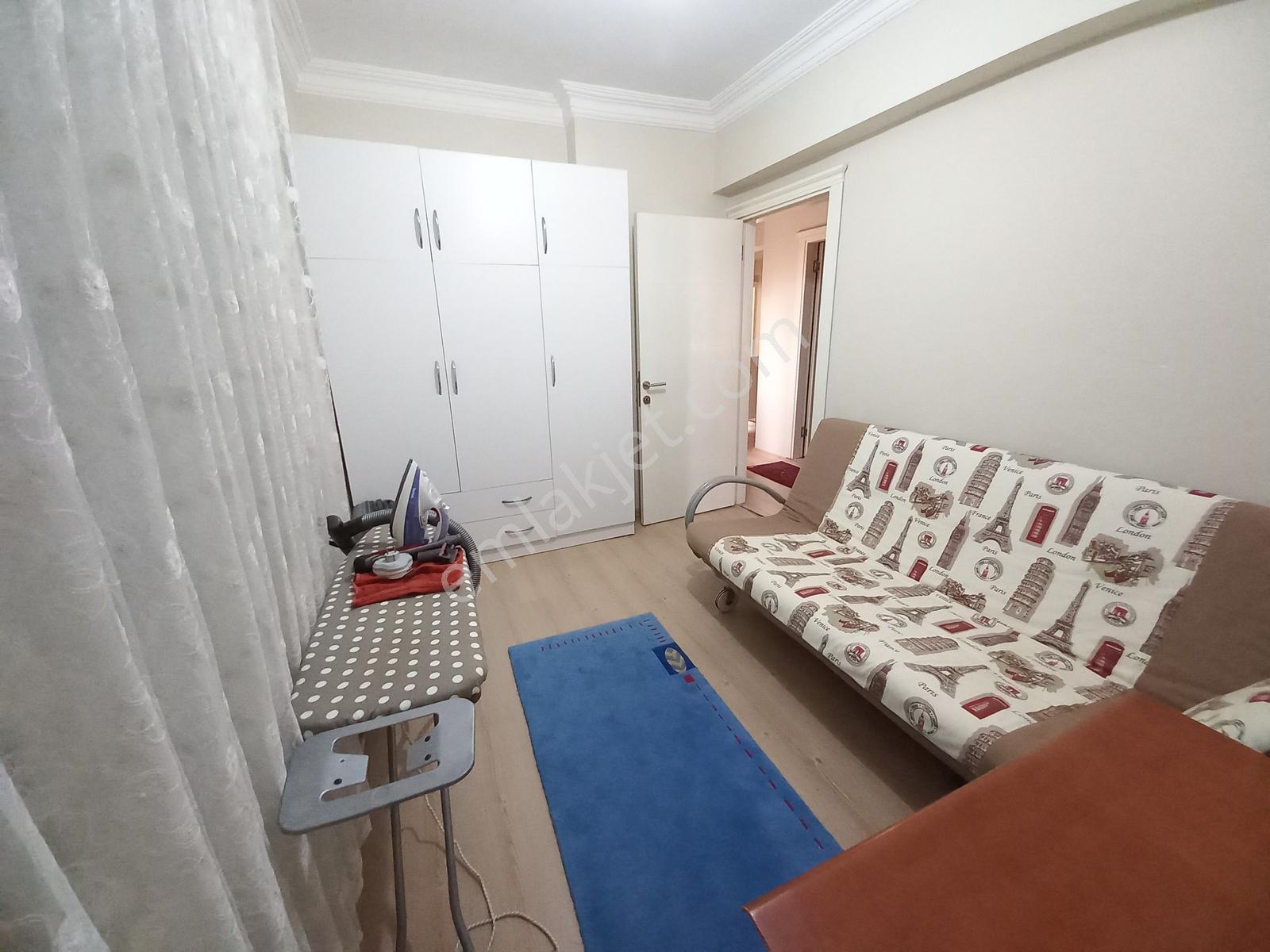 Fenerde 3+1den 2+1e Çevrilmiş Oldukça Geniş Eşyalı Kiralık Daire - Görsel 5