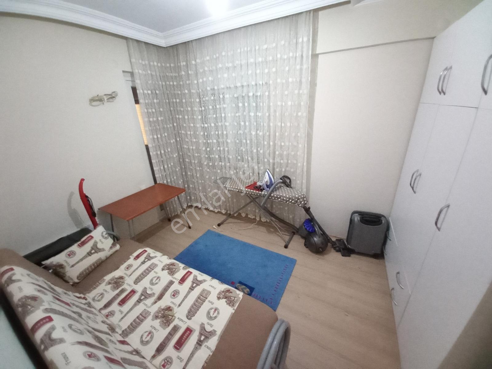 Fenerde 3+1den 2+1e Çevrilmiş Oldukça Geniş Eşyalı Kiralık Daire - Görsel 31