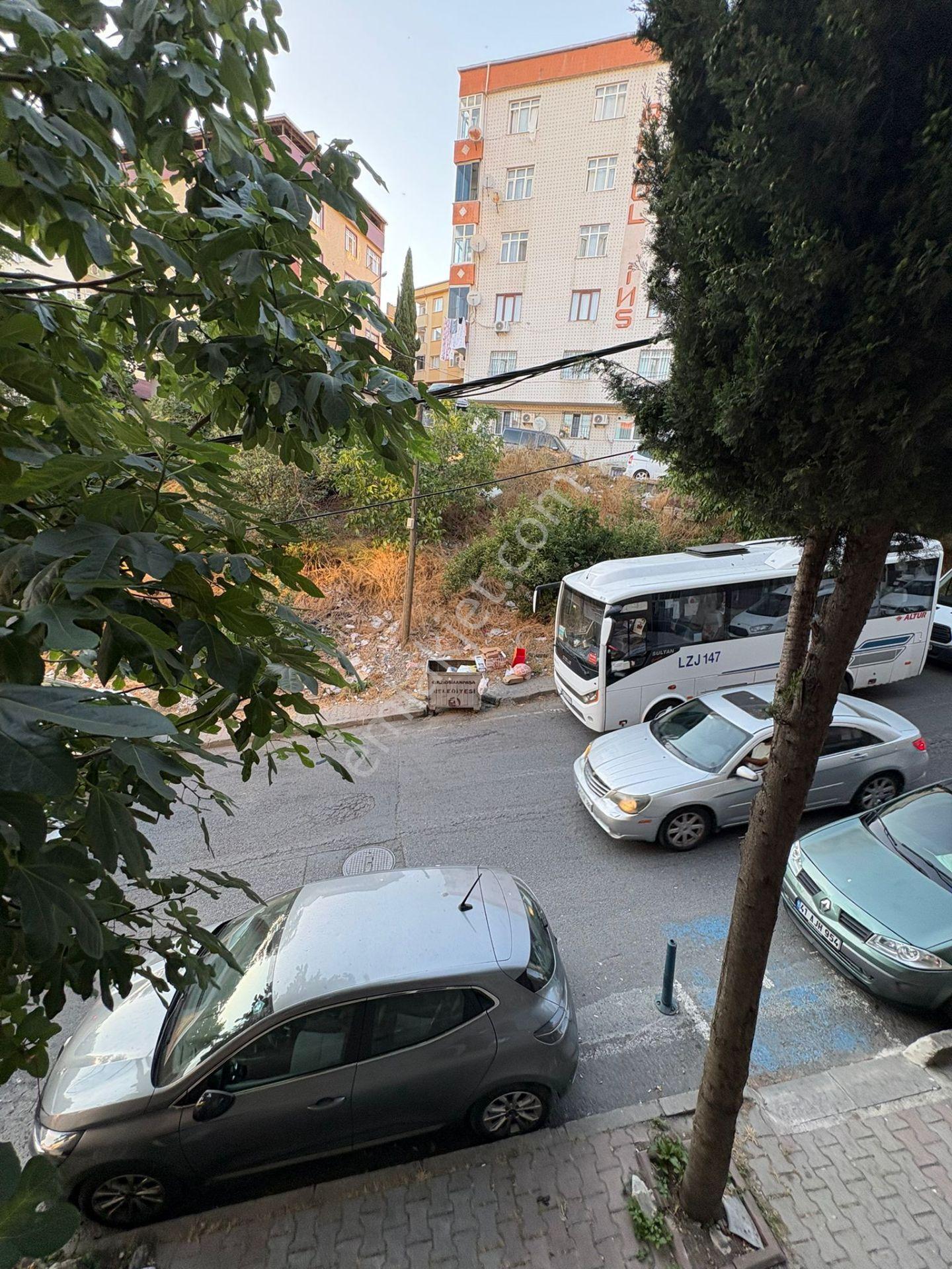 İletişim'den Eyüp Sultan Girne Cadde'sine 100mt, Metro'ya 10'dk Mesafede - Görsel 8