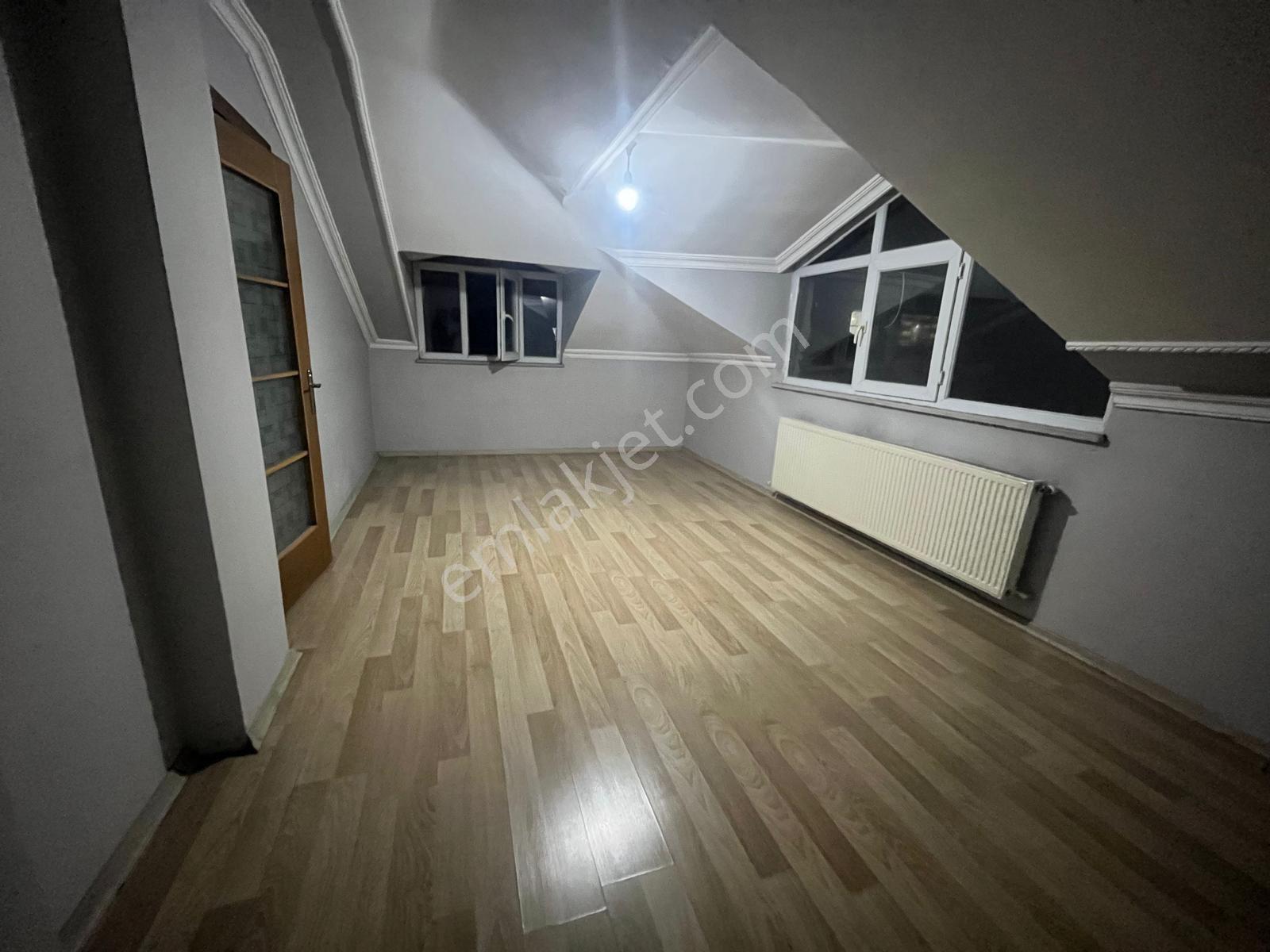 Aydın İnş. Cebeci Mh 2+1 90m2 Çatı Katı Tramvayın Dibi Bekara Uygun - Görsel 3