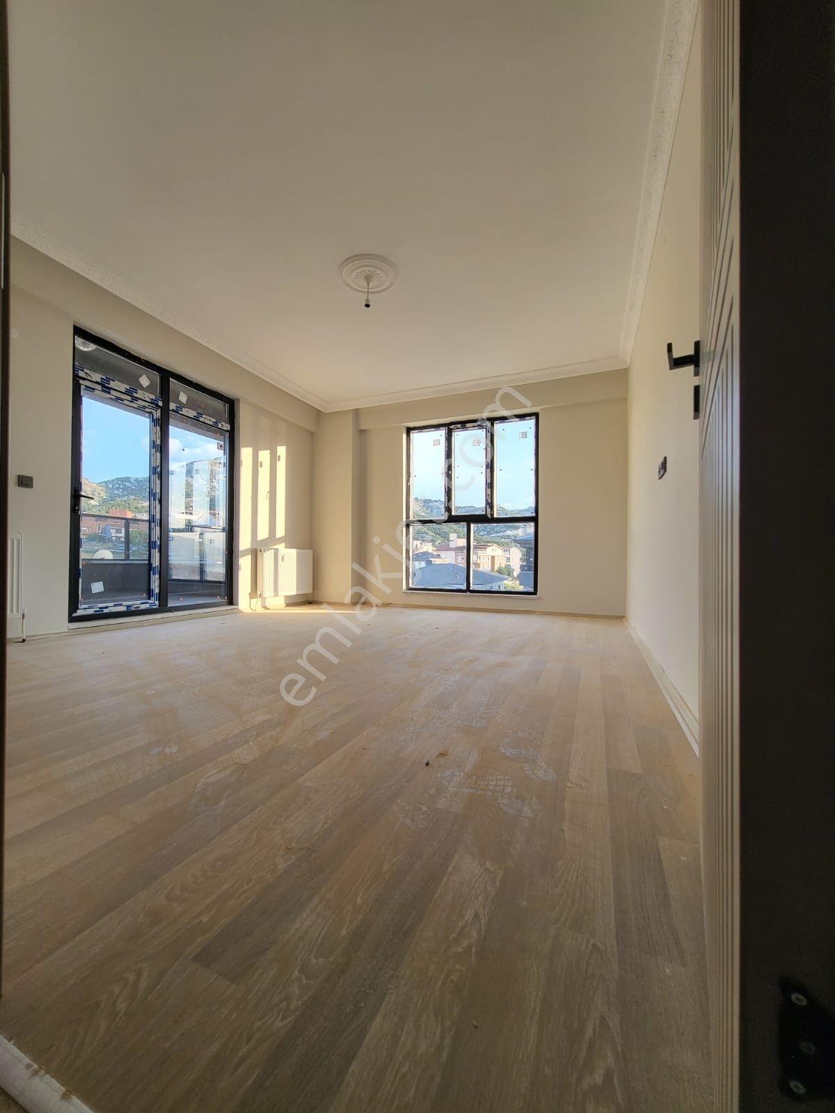 Wisrem Gayrimenkulden Kiralık Göl Manzaralı Otoparklı Sıfır 2+1 - Görsel 7