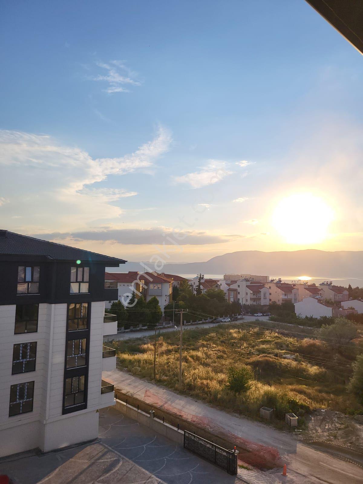Wisrem Gayrimenkulden Kiralık Göl Manzaralı Otoparklı Sıfır 2+1 - Görsel 24