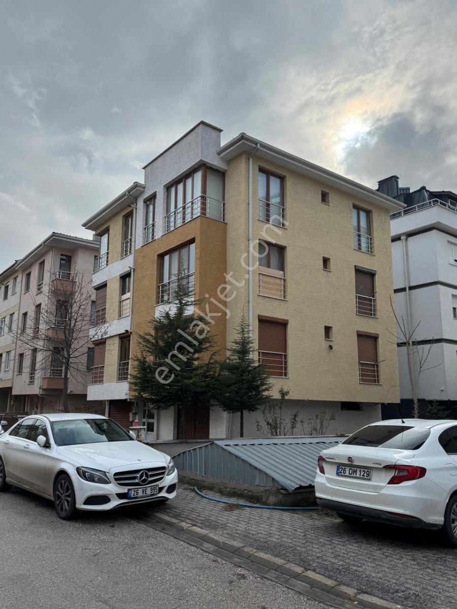 Kaymen Emlak Esogü Ye Çok Yakın 3+1 135 M2 Arakat Satılık Daire