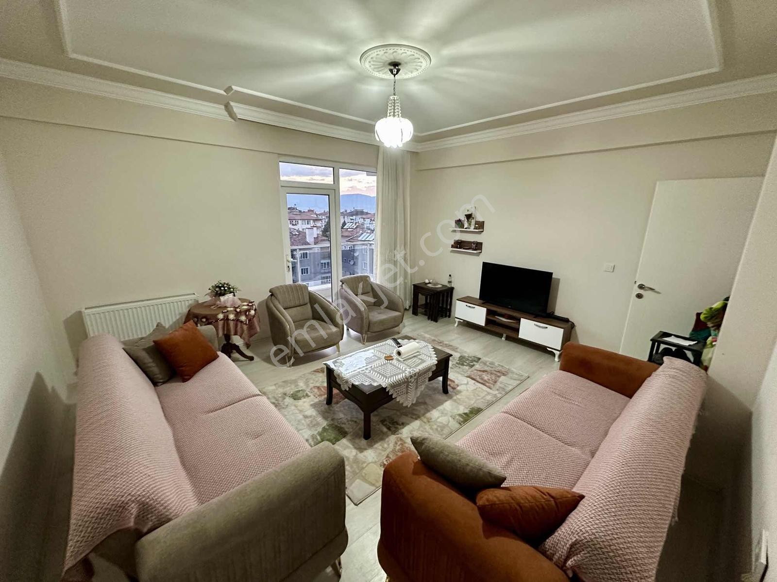 Akaylar Gayrimenkulden Cadde Üzeri Satılık 2+1 Daire