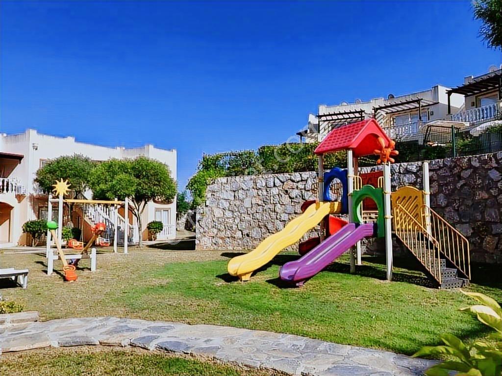 Denize Yakın Sitede Satılık Eşyalı Üstkat Daire Özel Plajlı Ev - Görsel 21