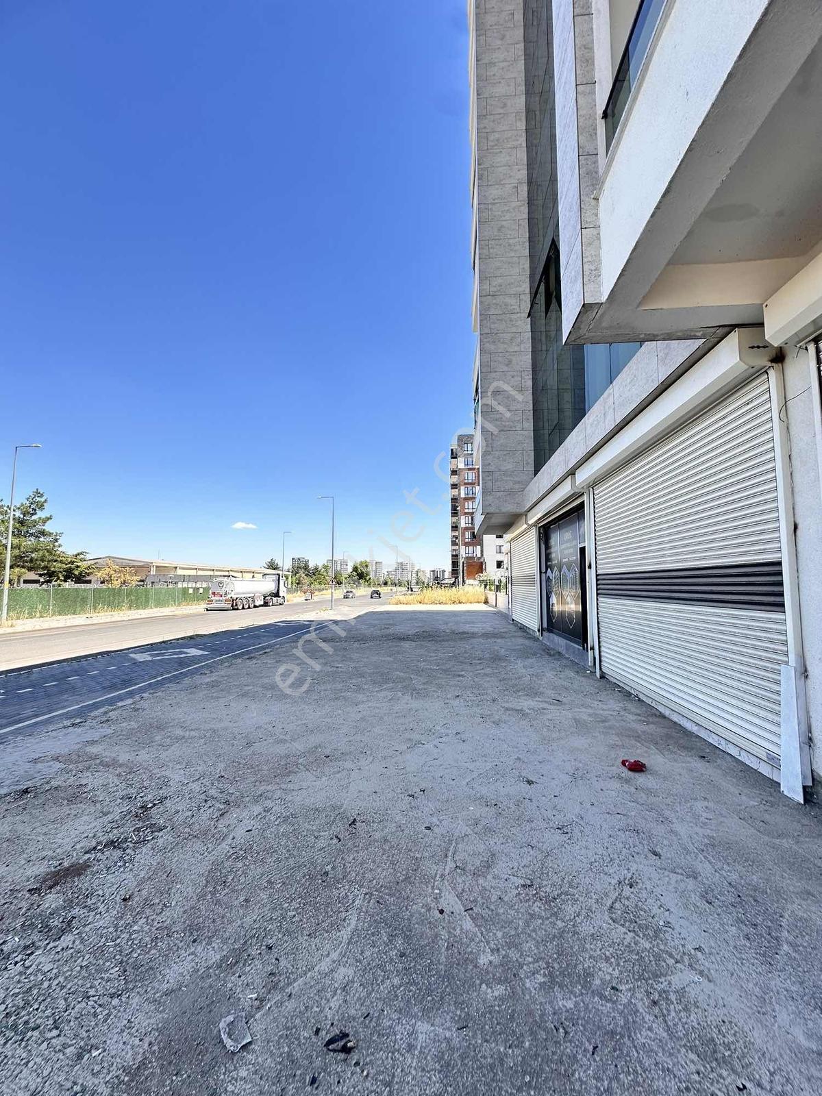 New Gayrımenkül Den Bacalı Bodrumlu Kiralık Dükkan - Görsel 4