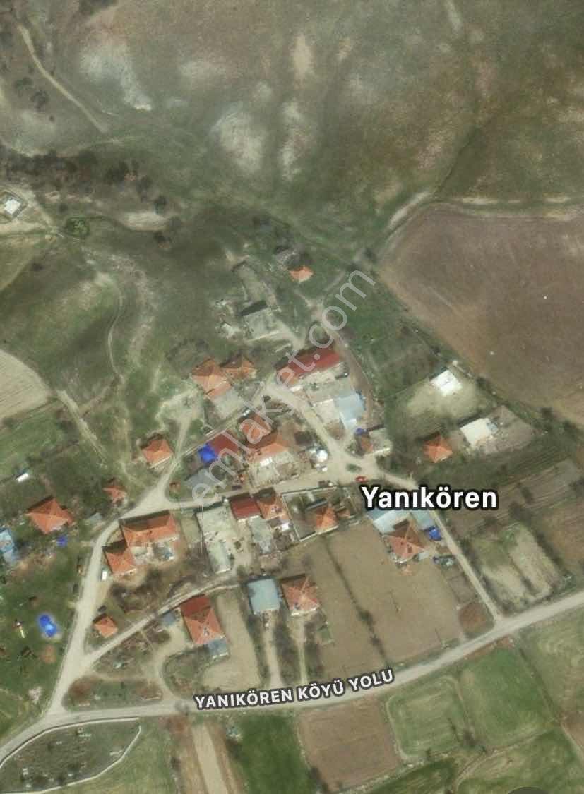 Afyon Sandıklı Yanıkören Köyü İçinde 1200 Metrekare Tarla
