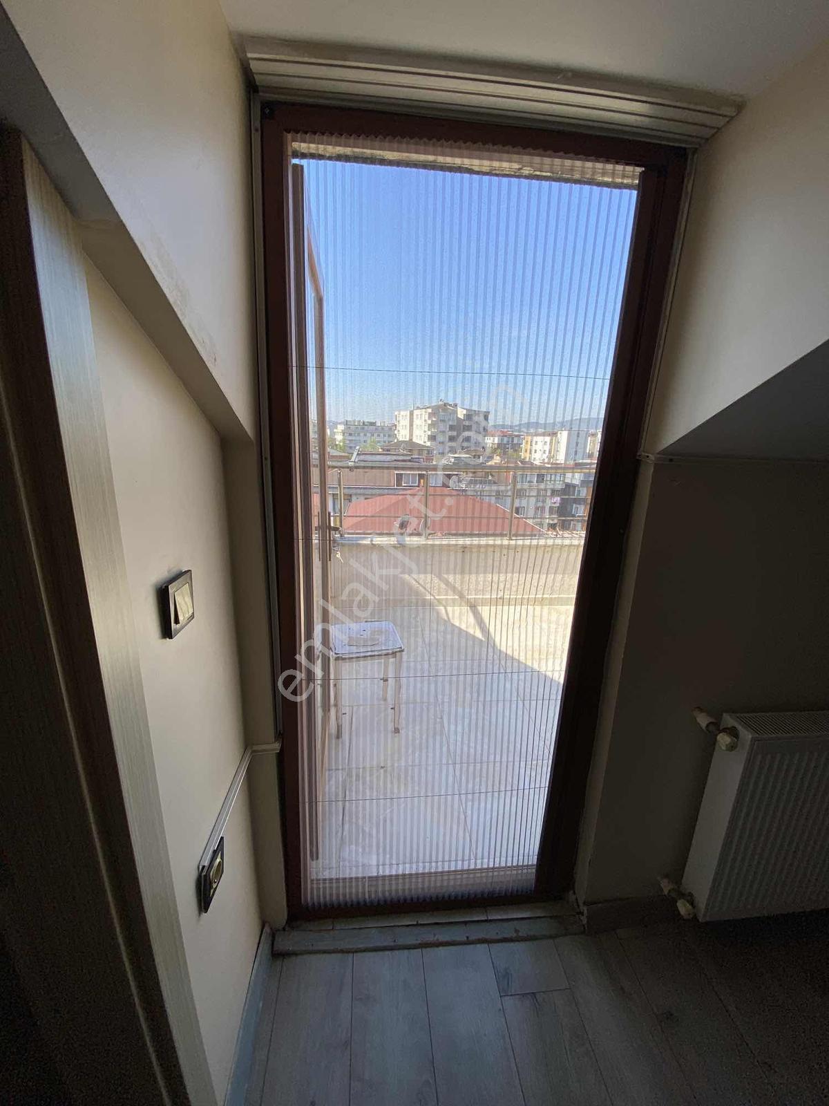 Sancaktepe Atatürk Cad Yanıbaşında İskanlı Asansörlü Teraslı 2+1 - Görsel 12